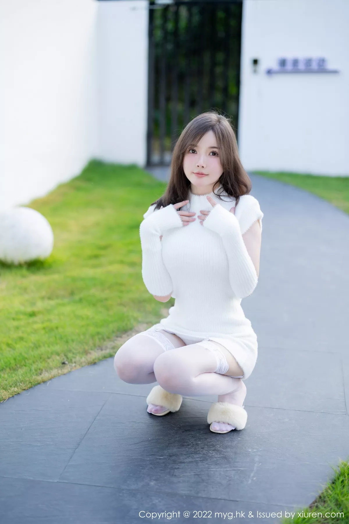 秀人集.com_[MyGirl美媛馆]Vol.644_模特糯美子脱性感白色连衣短裙露蕾丝内衣配白丝吊袜诱惑写真65P