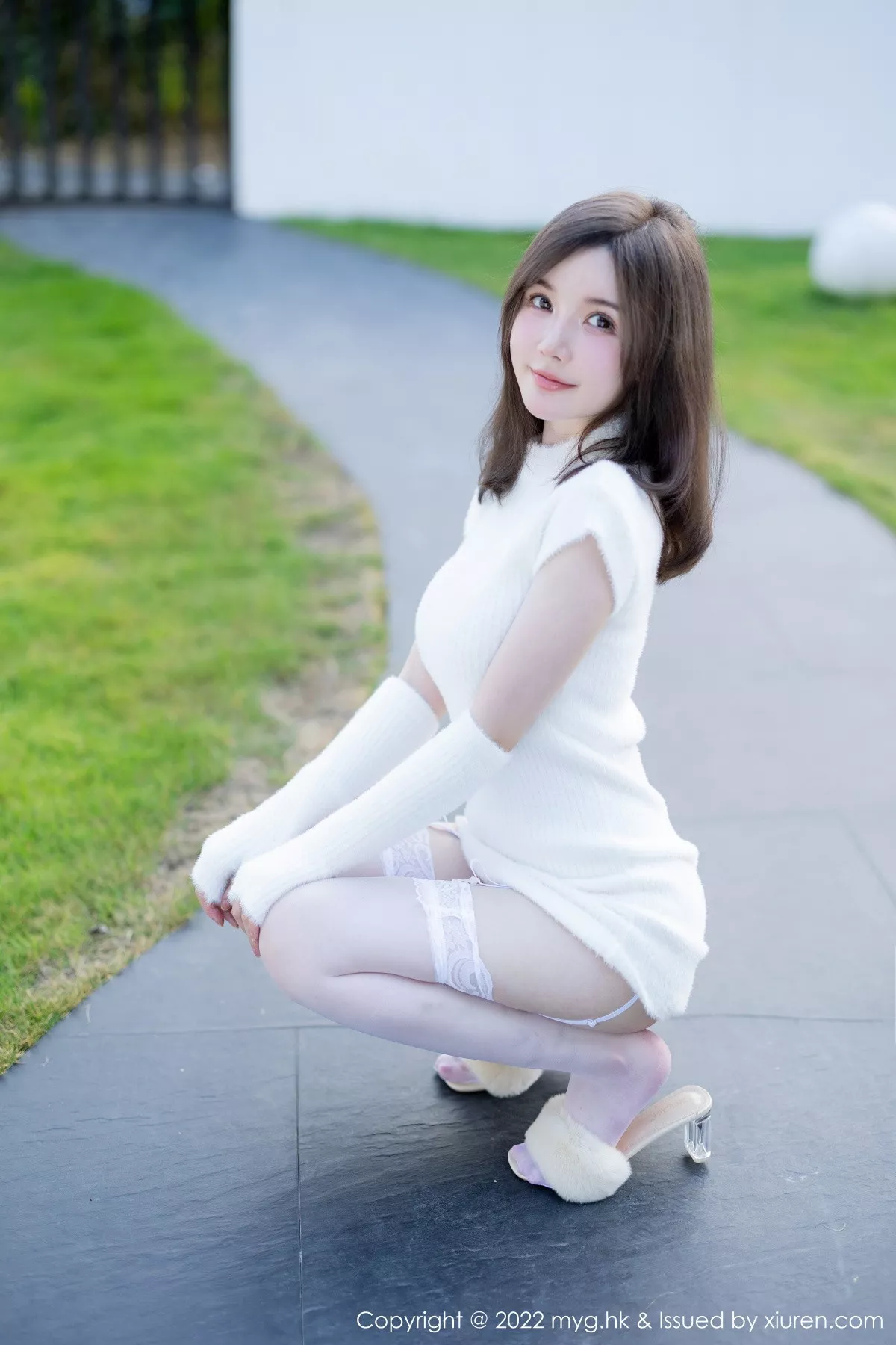 秀人集.com_[MyGirl美媛馆]Vol.644_模特糯美子脱性感白色连衣短裙露蕾丝内衣配白丝吊袜诱惑写真65P