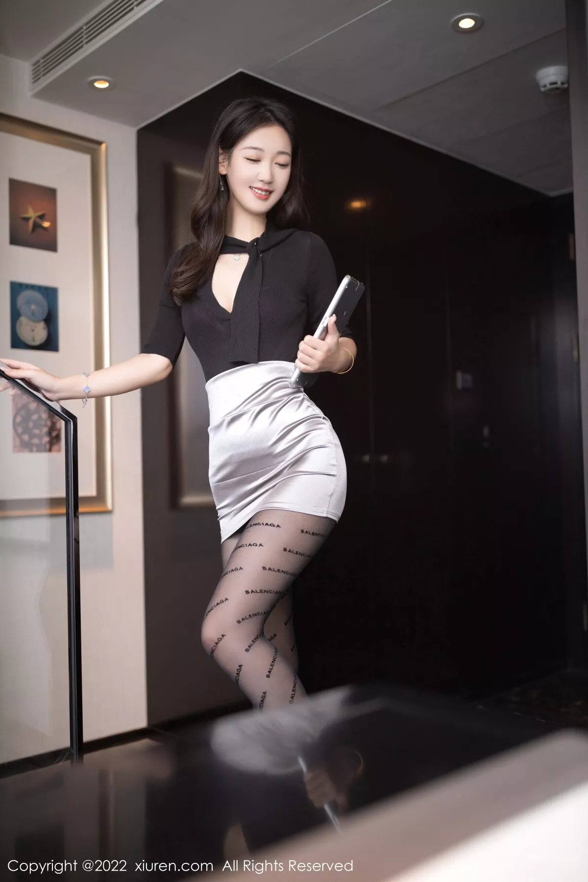 秀人集.com_[XiuRen秀人网]No.5887_模特唐安琪秘书角色黑色收身衣配银色短裙秀曼妙身姿诱惑写真78P