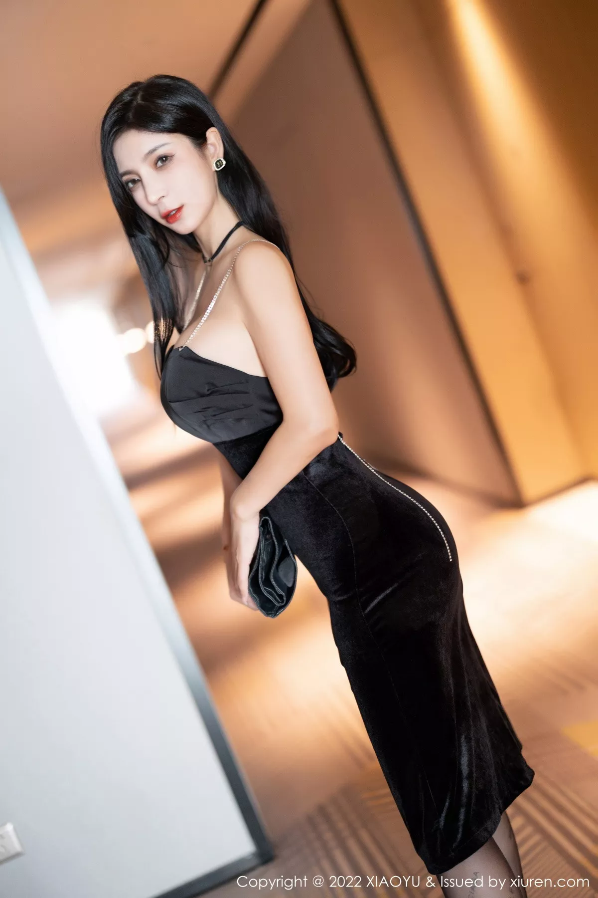 秀人集.com_[XiaoYu画语界]Vol.908_模特小蛮妖Yummy黑色露肩裙+浅色情趣蕾丝旗袍迷人诱惑写真86P