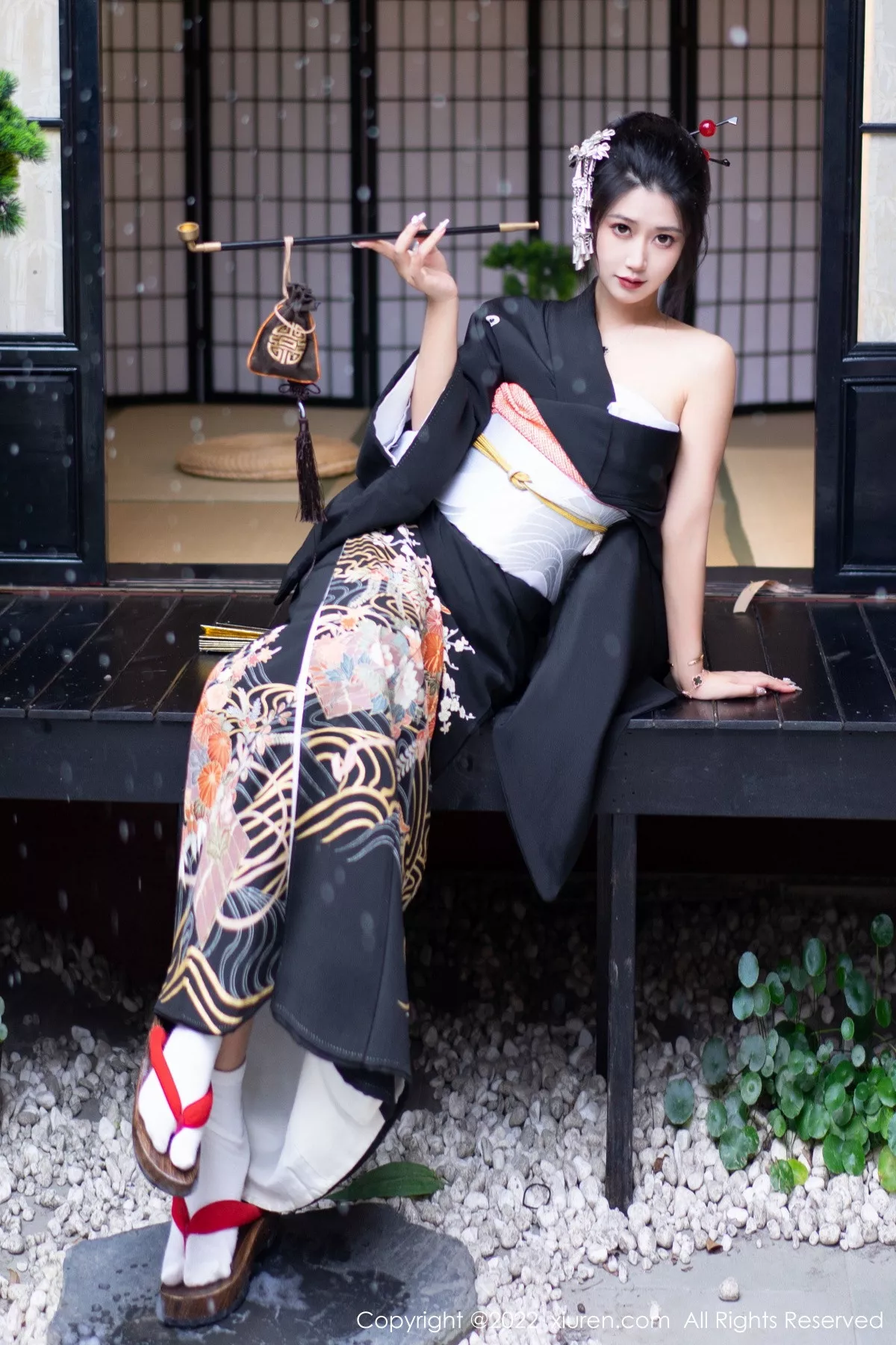 秀人集.com_[XiuRen秀人网]No.5932_模特laura阿姣性感深色日式和服半脱秀柔美身材迷人诱惑写真74P