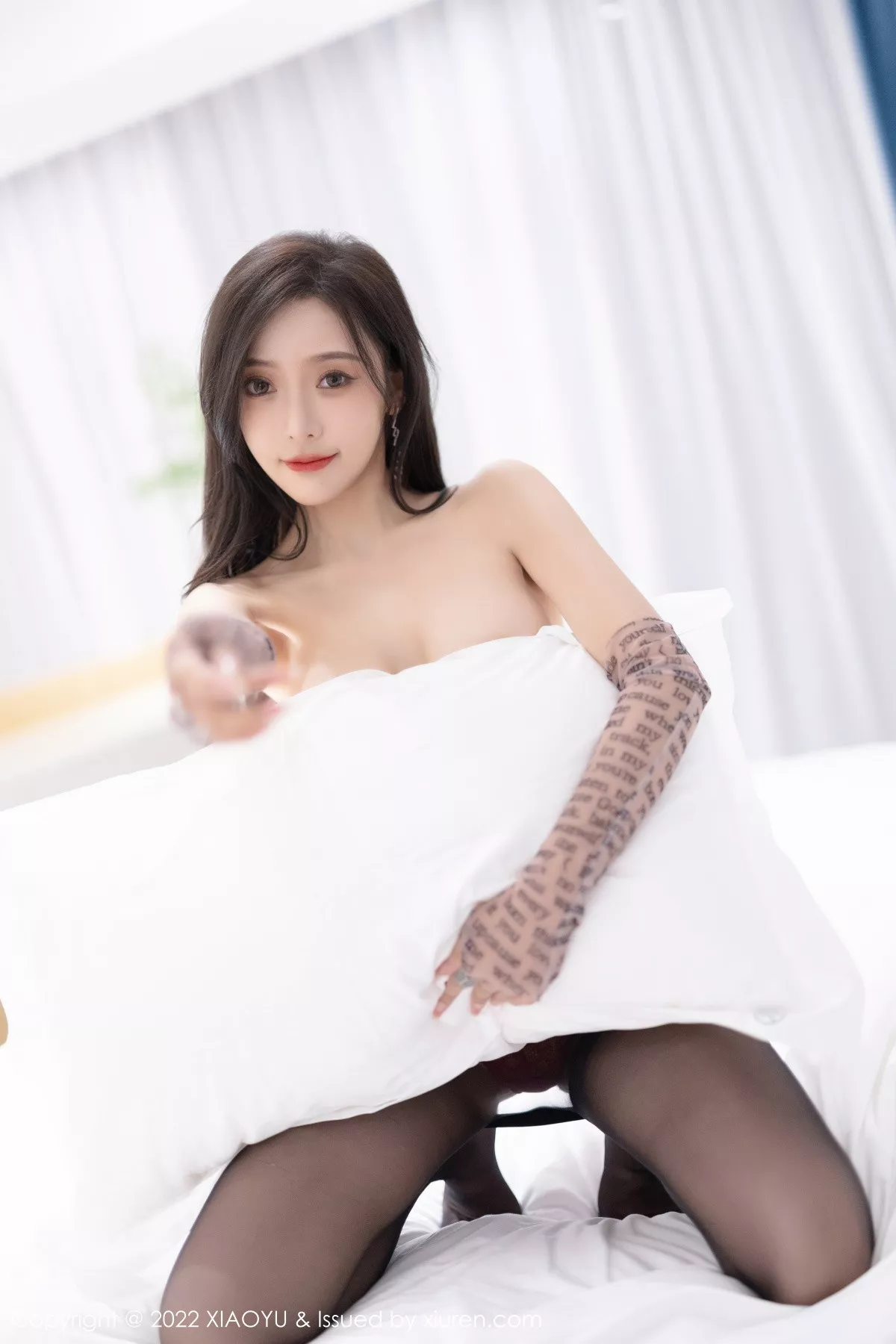 秀人集.com_[XiaoYu画语界]Vol.916_女神王馨瑶yanni半脱露轻透服饰配超薄黑丝秀惹火身材诱惑写真93P