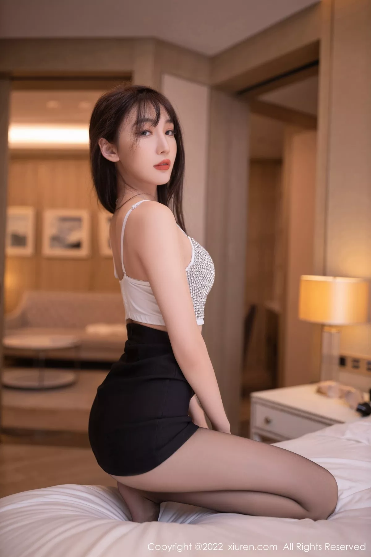 秀人集.com_[XiuRen秀人网]No.5940_模特陆萱萱白色上衣配黑色短裙露性感镶砖内衣迷人诱惑写真78P
