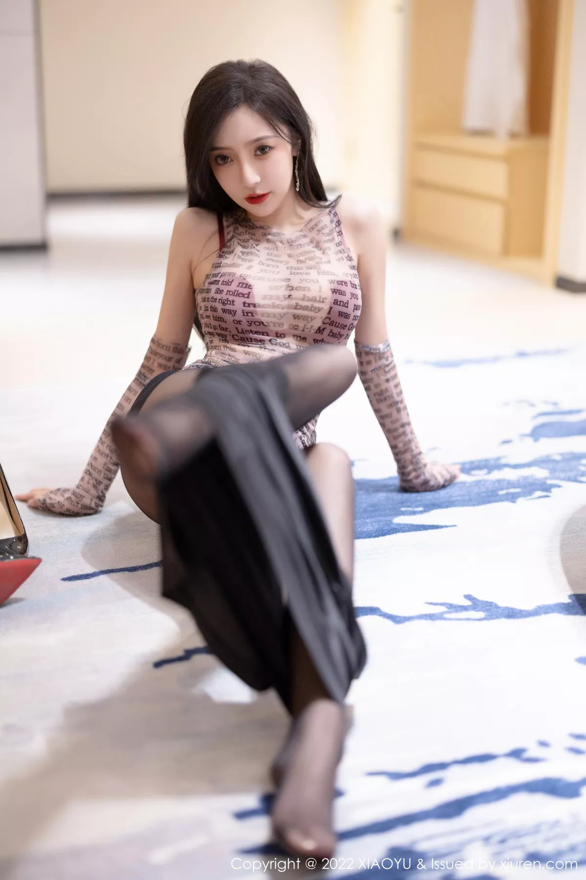 秀人集.com_[XiaoYu画语界]Vol.916_女神王馨瑶yanni半脱露轻透服饰配超薄黑丝秀惹火身材诱惑写真93P