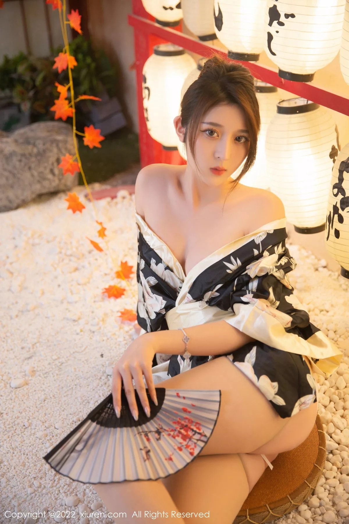 秀人集.com_[XiuRen秀人网]No.5942_模特夏甜甜性感黑色日式和服配超薄肉丝半脱秀完美身材诱惑写真79P