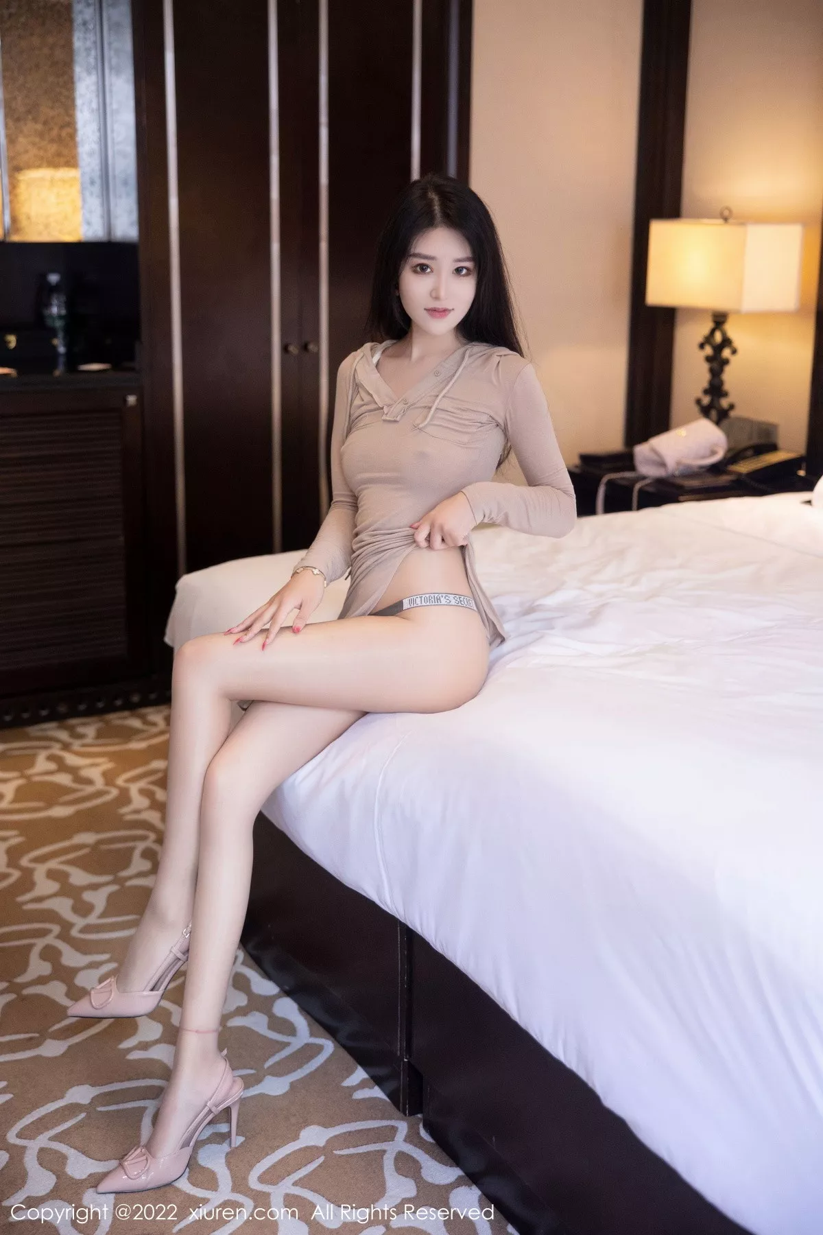 秀人集.com_[XiuRen秀人网]No.5955_模特司柠脱杏色连衣裙露性感黑色内衣配超薄肉丝完美诱惑写真70P