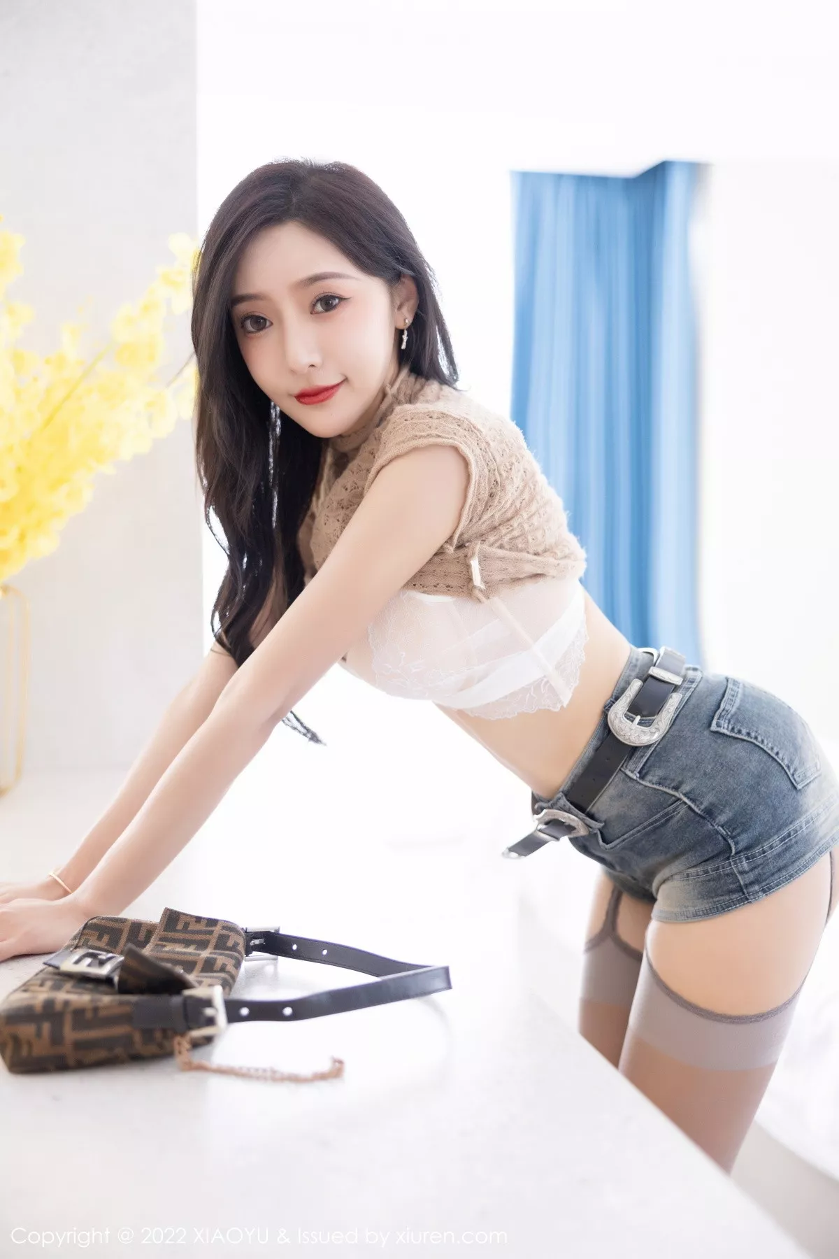 秀人集.com_[XiaoYu画语界]Vol.919_女神王馨瑶yanni浅色衣配牛仔短裤半脱露蕾丝内衣撩人诱惑写真87P