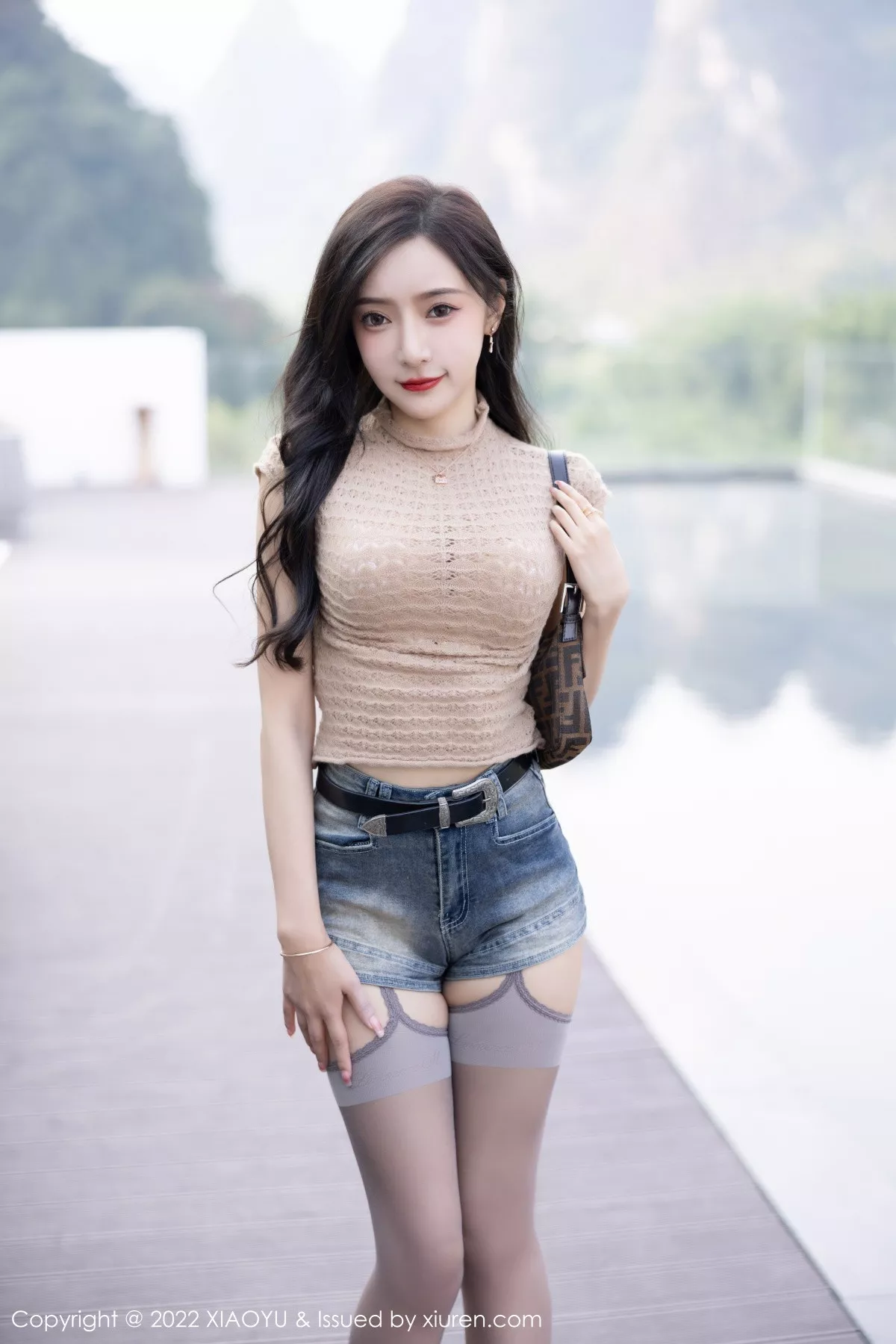 秀人集.com_[XiaoYu画语界]Vol.919_女神王馨瑶yanni浅色衣配牛仔短裤半脱露蕾丝内衣撩人诱惑写真87P