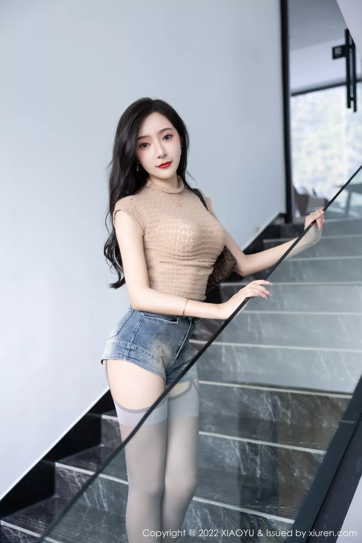 秀人集.com_[XiaoYu画语界]Vol.919_女神王馨瑶yanni浅色衣配牛仔短裤半脱露蕾丝内衣撩人诱惑写真87P