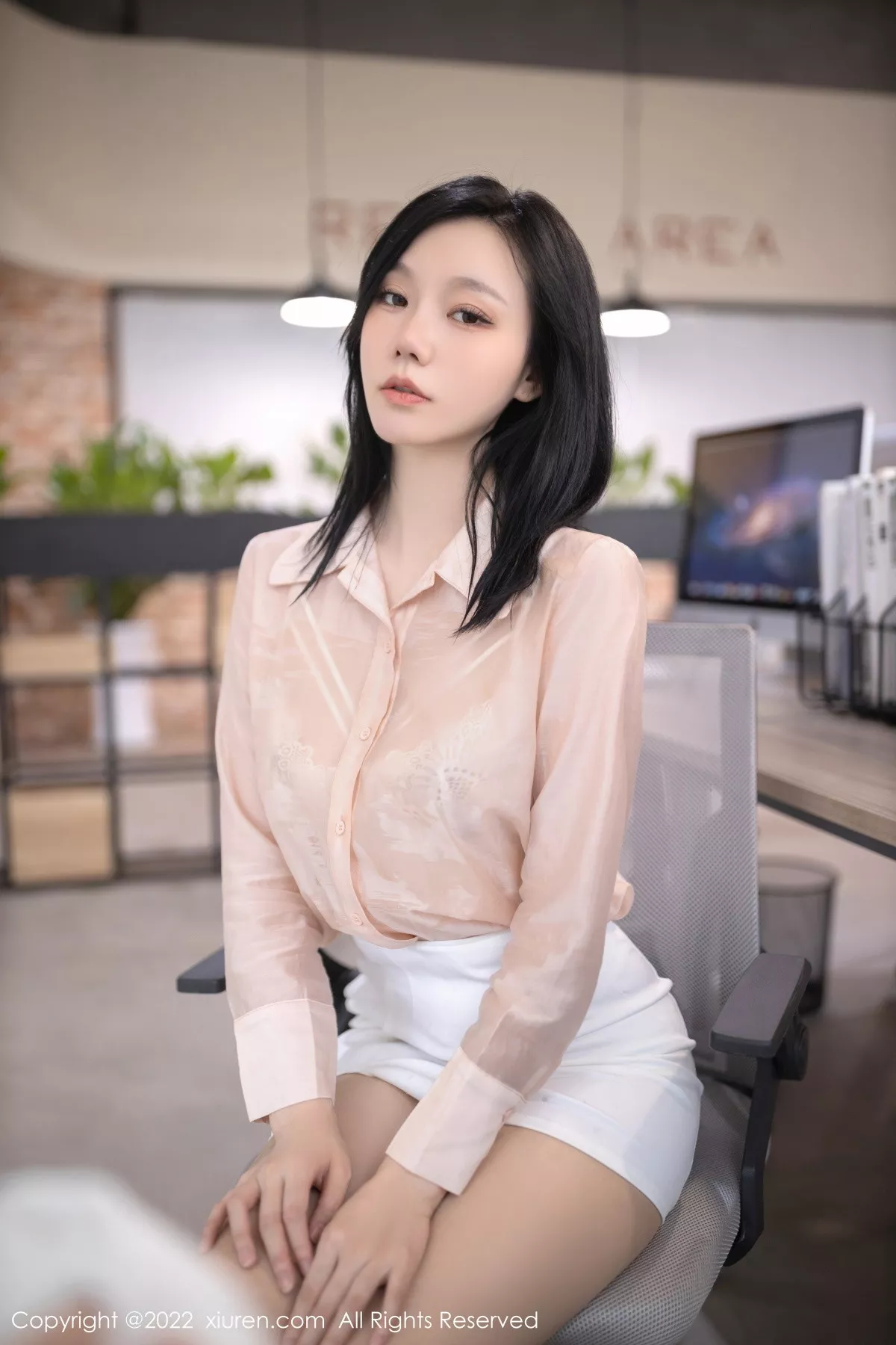 秀人集.com_[XiuRen秀人网]No.5960_模特安然anran浅色上衣配白色短裙露蕾丝内衣原色丝袜诱惑写真82P
