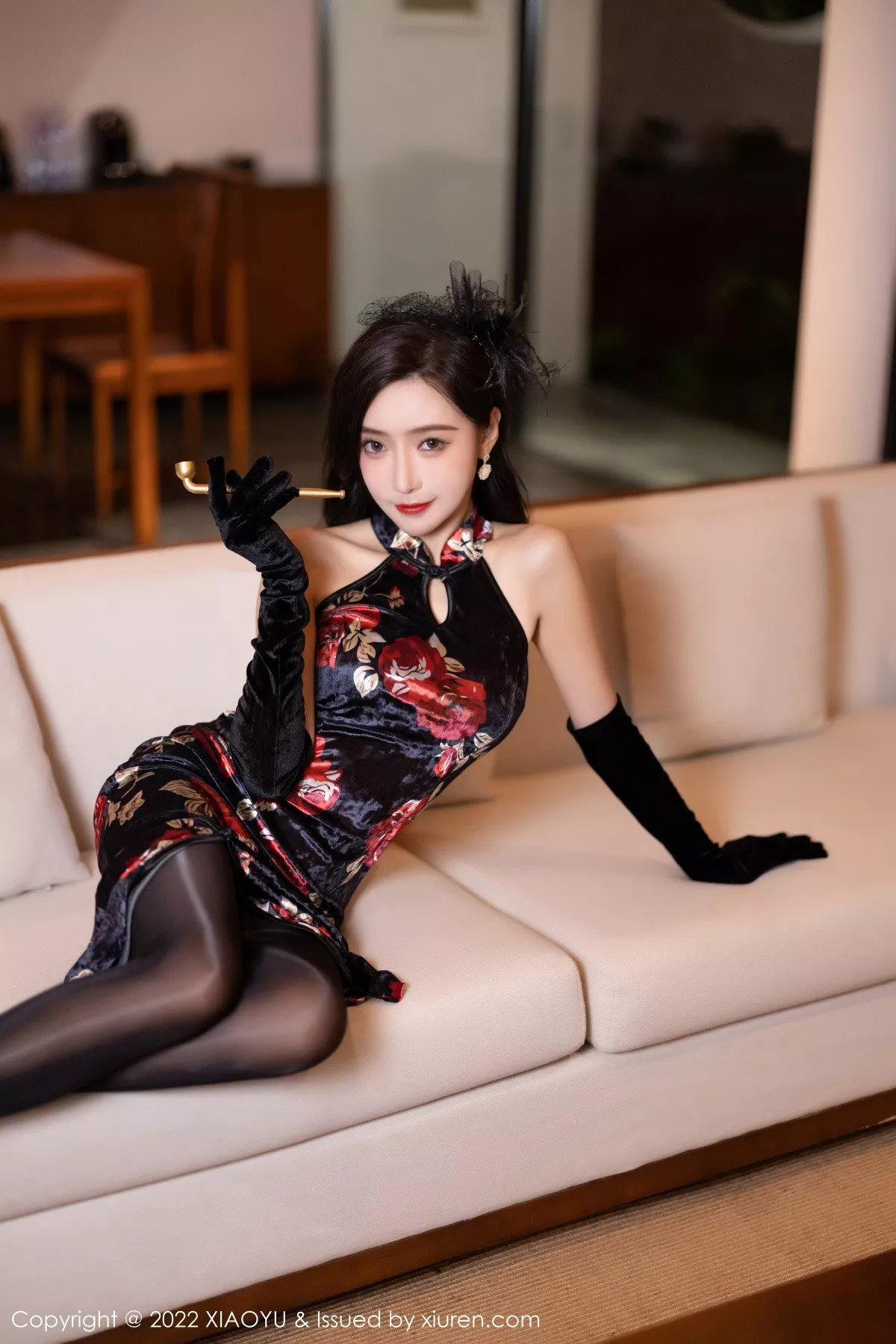 秀人集.com_[XiaoYu画语界]Vol.909_女神王馨瑶yanni脱性感深色旗袍露红色内衣配开档黑丝诱惑写真90P