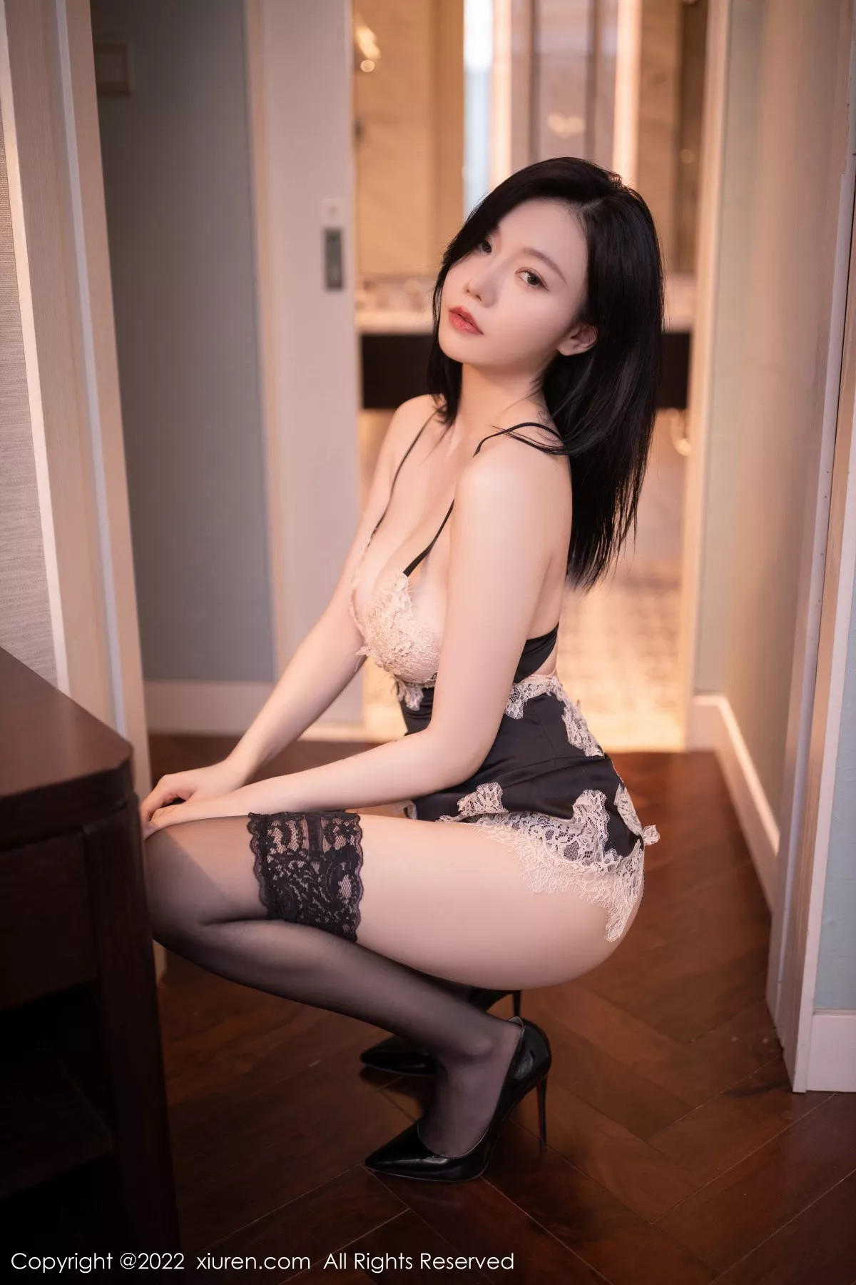 秀人集.com_[XiuRen秀人网]No.5893_模特安然anran北京旅拍蕾丝边情趣吊带配蕾丝袜极致魅惑写真80P