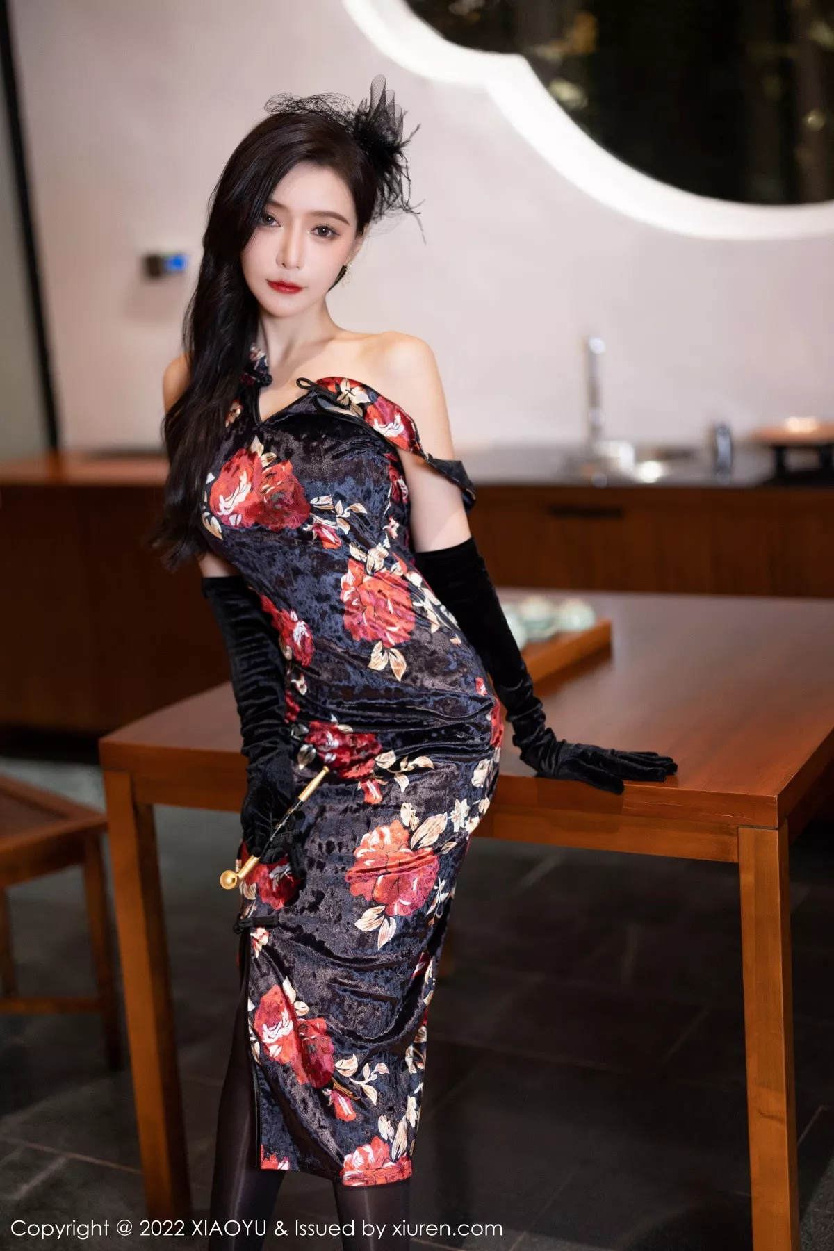 秀人集.com_[XiaoYu画语界]Vol.909_女神王馨瑶yanni脱性感深色旗袍露红色内衣配开档黑丝诱惑写真90P