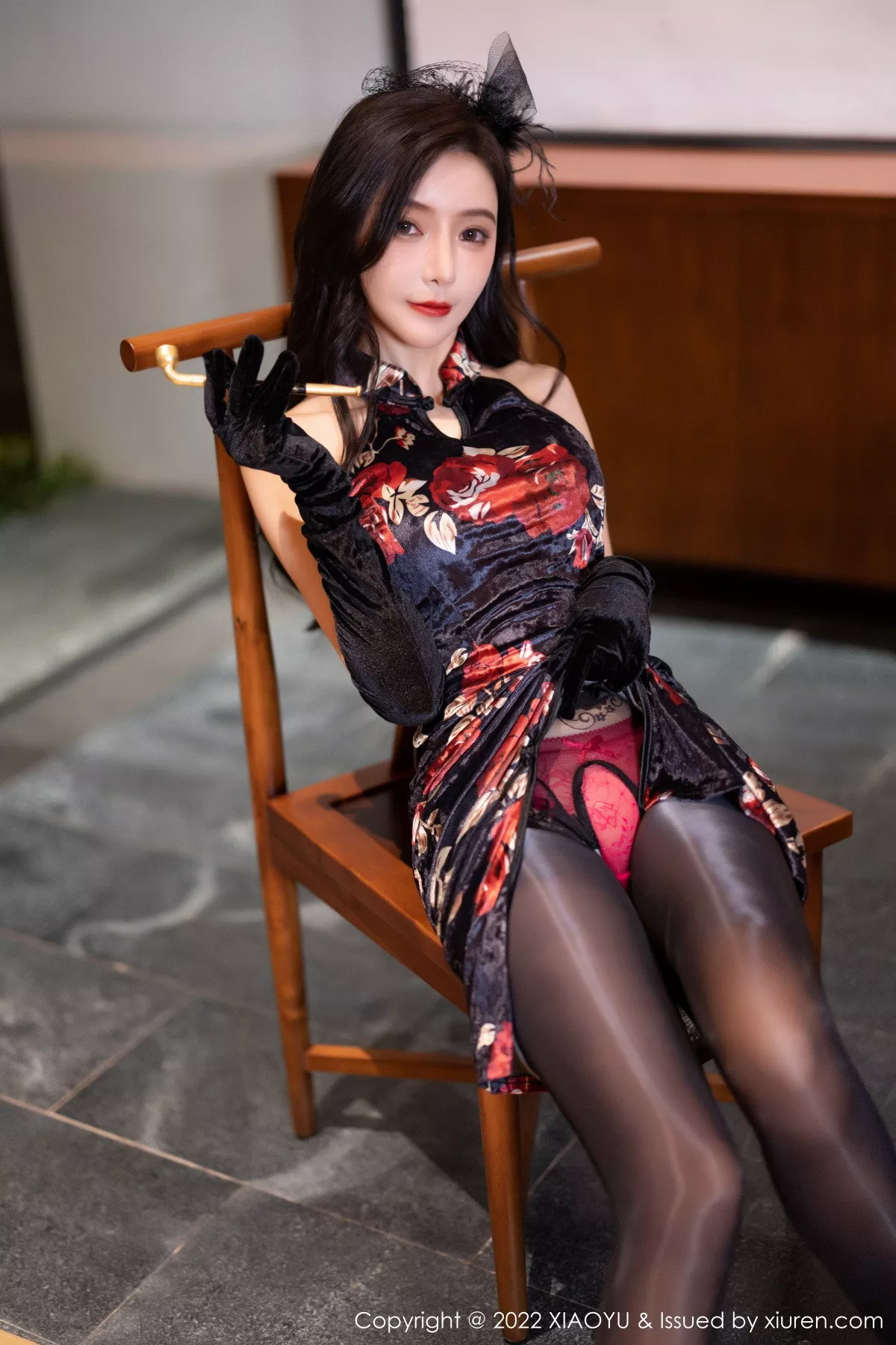 秀人集.com_[XiaoYu画语界]Vol.909_女神王馨瑶yanni脱性感深色旗袍露红色内衣配开档黑丝诱惑写真90P
