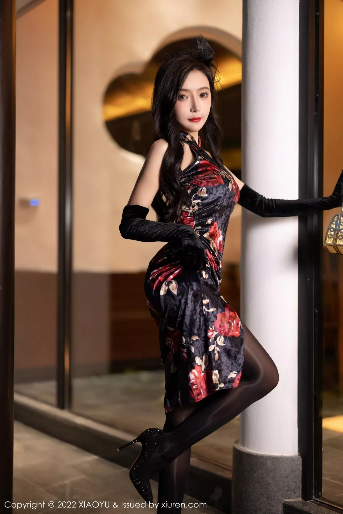 秀人集.com_[XiaoYu画语界]Vol.909_女神王馨瑶yanni脱性感深色旗袍露红色内衣配开档黑丝诱惑写真90P
