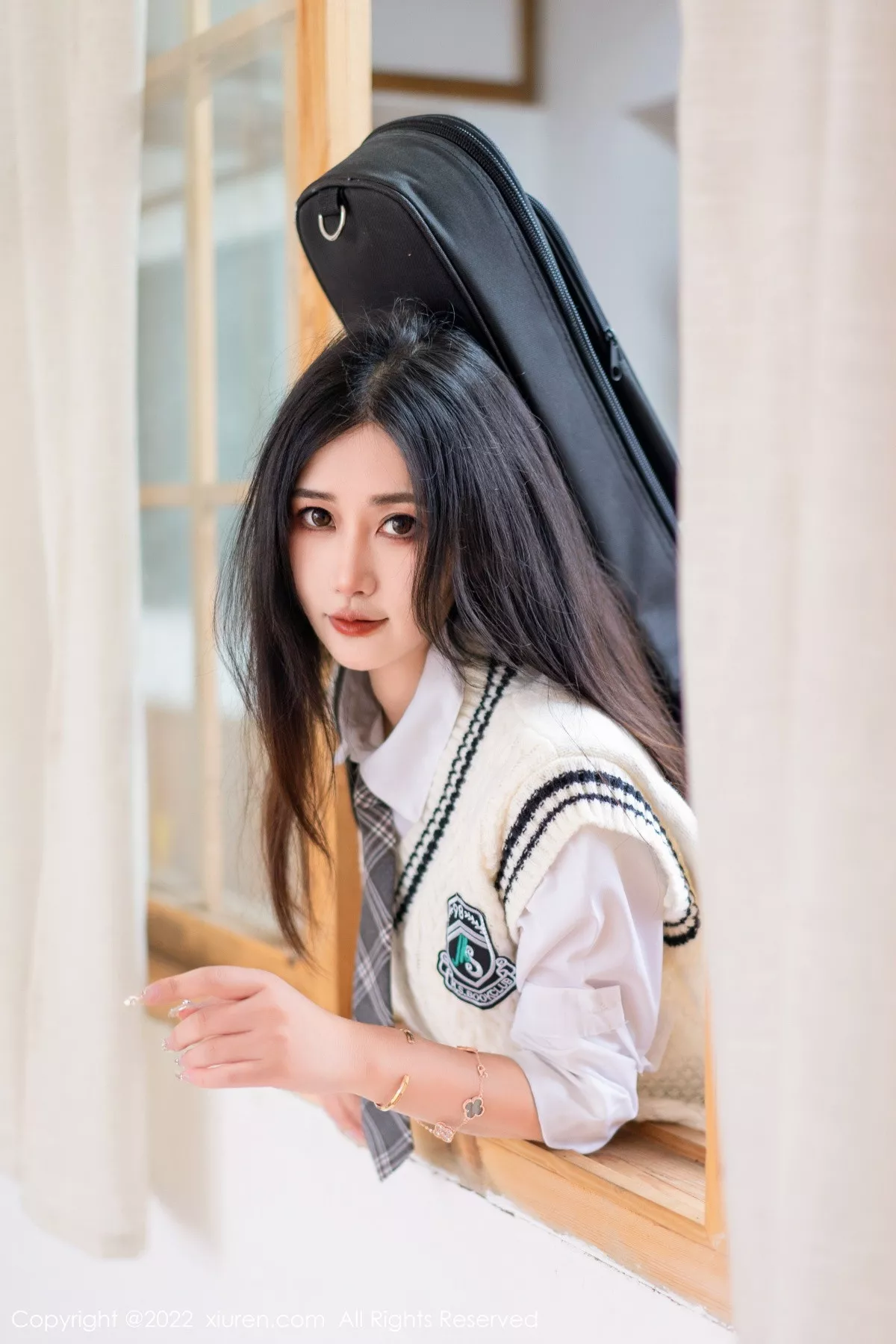 秀人集.com_[XiuRen秀人网]No.5970_模特Laura阿姣性感学妹短裙制服露白色内衣秀曼妙身姿迷人写真99P