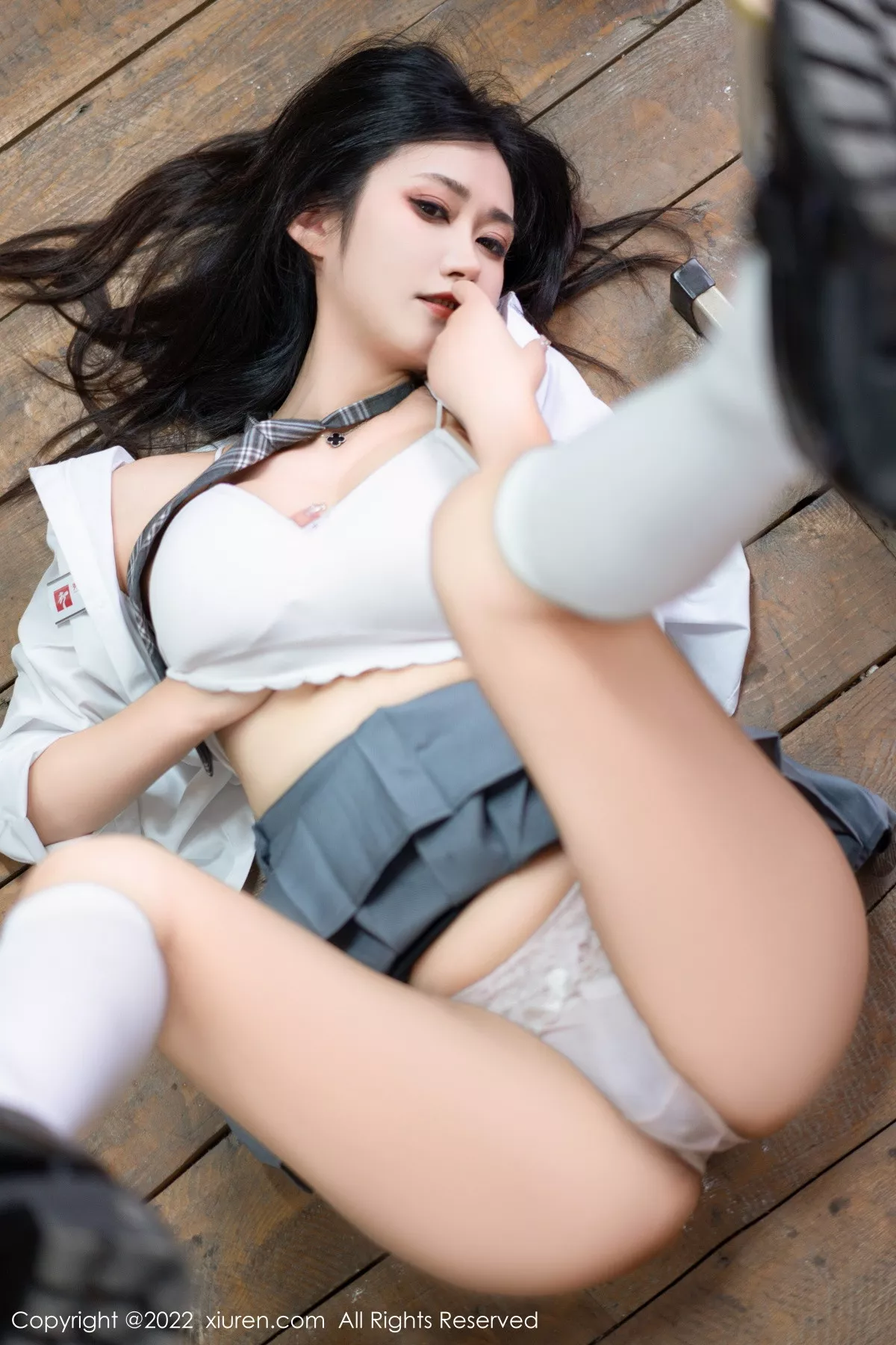 秀人集.com_[XiuRen秀人网]No.5970_模特Laura阿姣性感学妹短裙制服露白色内衣秀曼妙身姿迷人写真99P