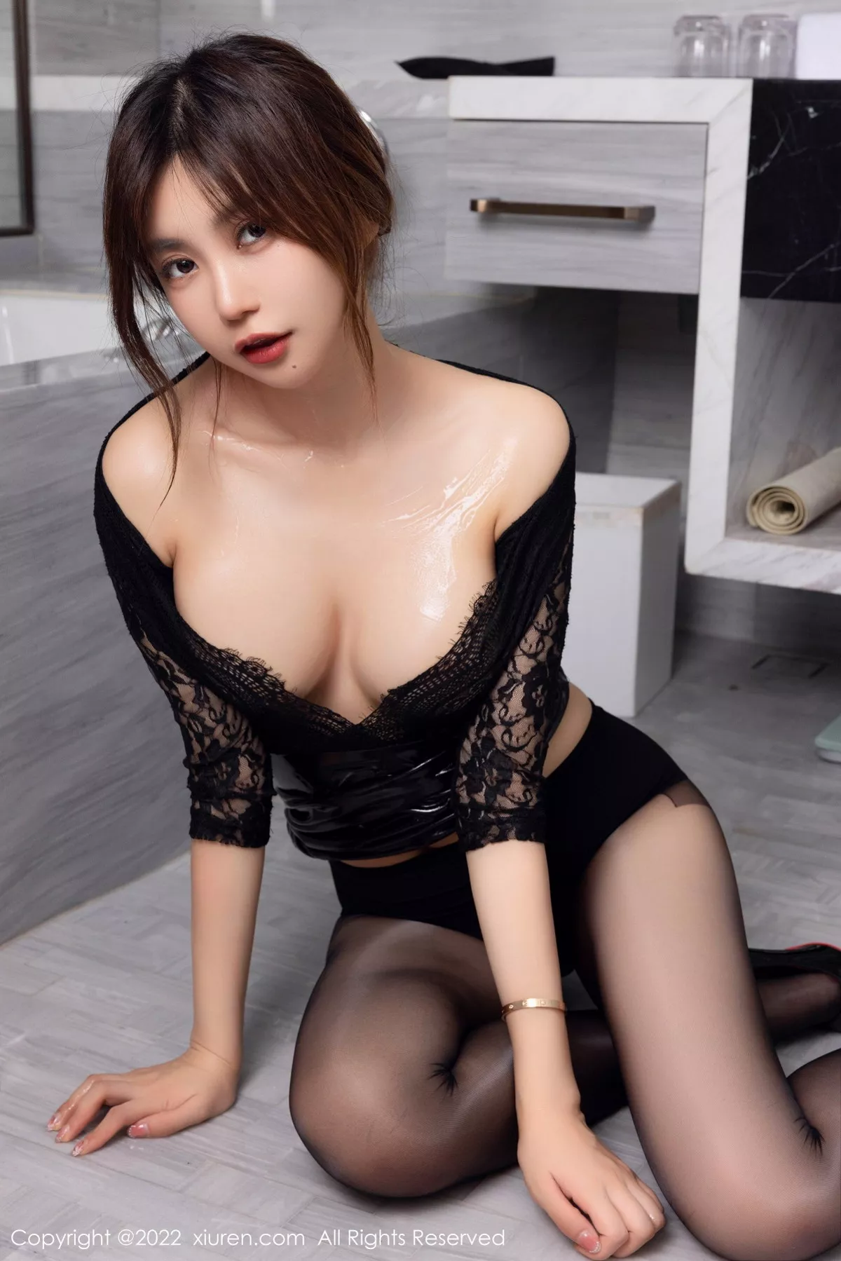 秀人集.com_[XiuRen秀人网]No.5976_女神绮里嘉ula性感黑色蕾丝连衣短裙配超薄黑丝极致魅惑写真65P