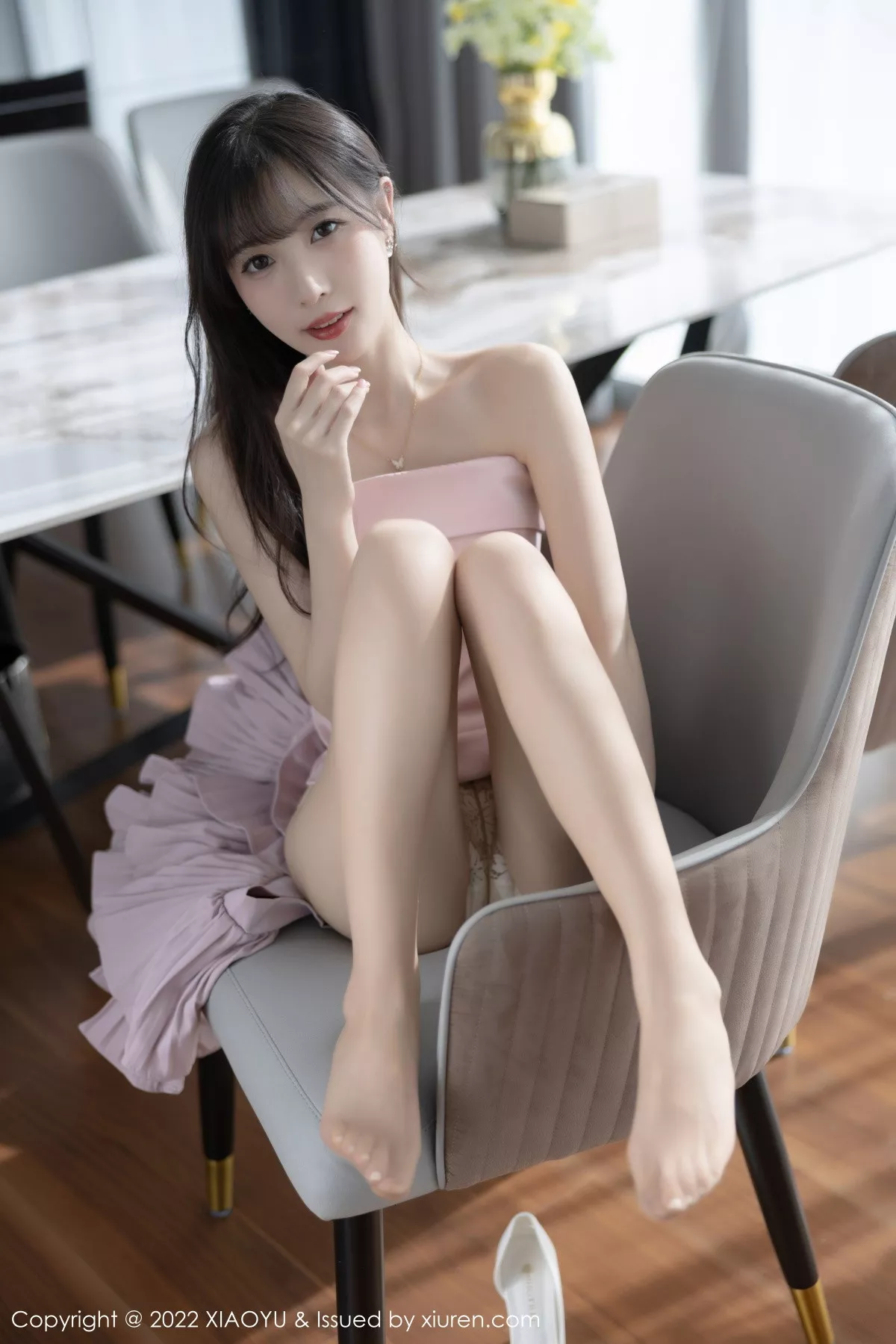 秀人集.com_[XiaoYu画语界]Vol.923_模特林星阑性感粉色露肩上衣配灰短裙露蕾丝内衣迷人诱惑写真83P