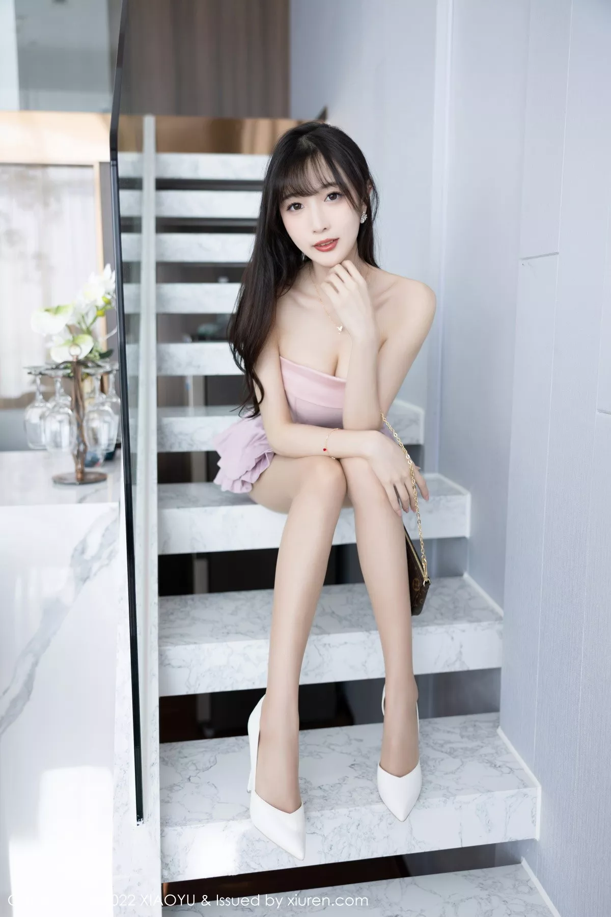 秀人集.com_[XiaoYu画语界]Vol.923_模特林星阑性感粉色露肩上衣配灰短裙露蕾丝内衣迷人诱惑写真83P