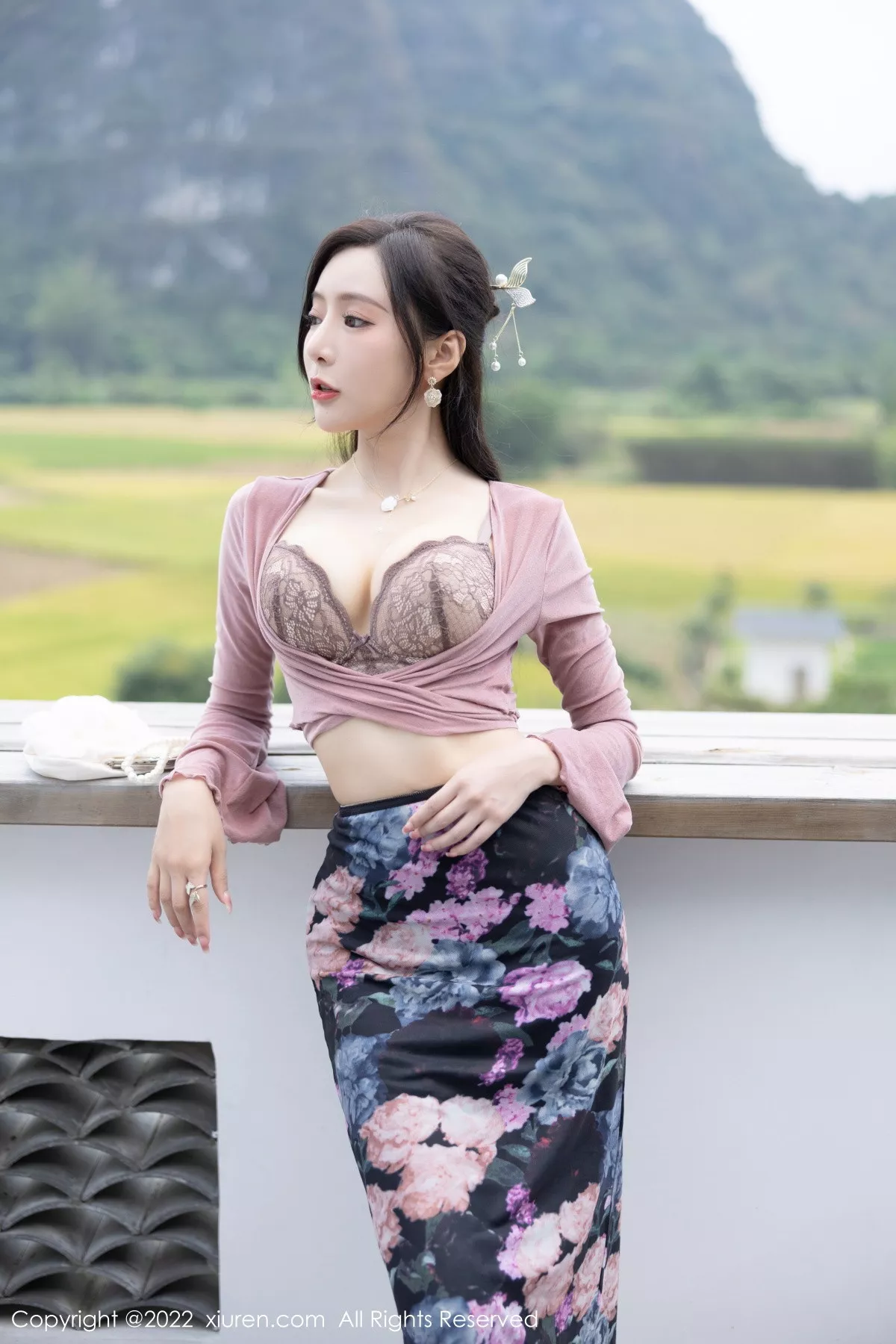 秀人集.com_[XiuRen秀人网]No.5985_女神王馨瑶yanni粉灰色上衣配花色长裙露蕾丝内衣撩人诱惑写真82P