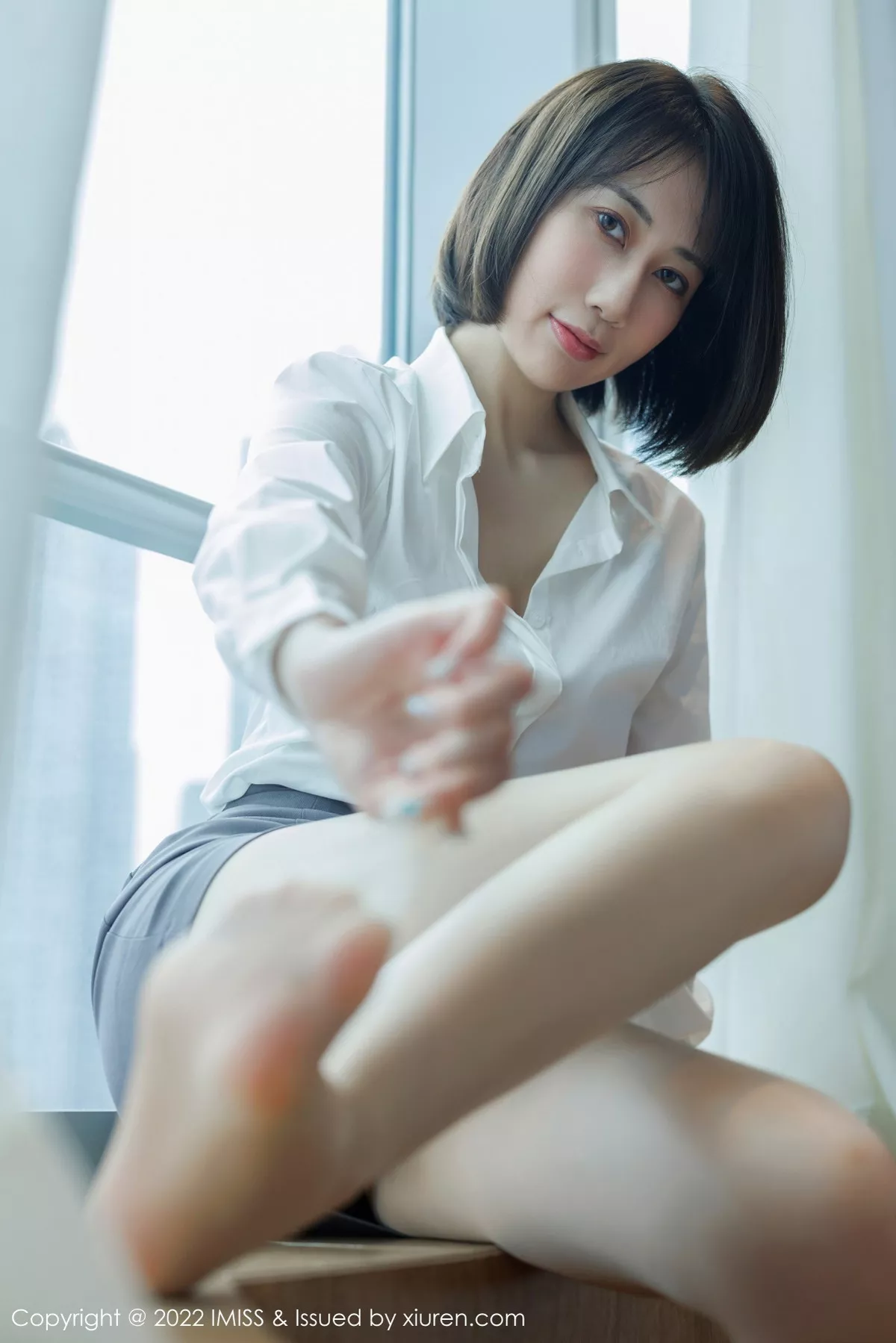秀人集.com_[IMISS爱蜜社]Vol.709_新人模特瑞妤性感白T配灰色短裙露紫色内衣超薄肉丝迷人写真68P