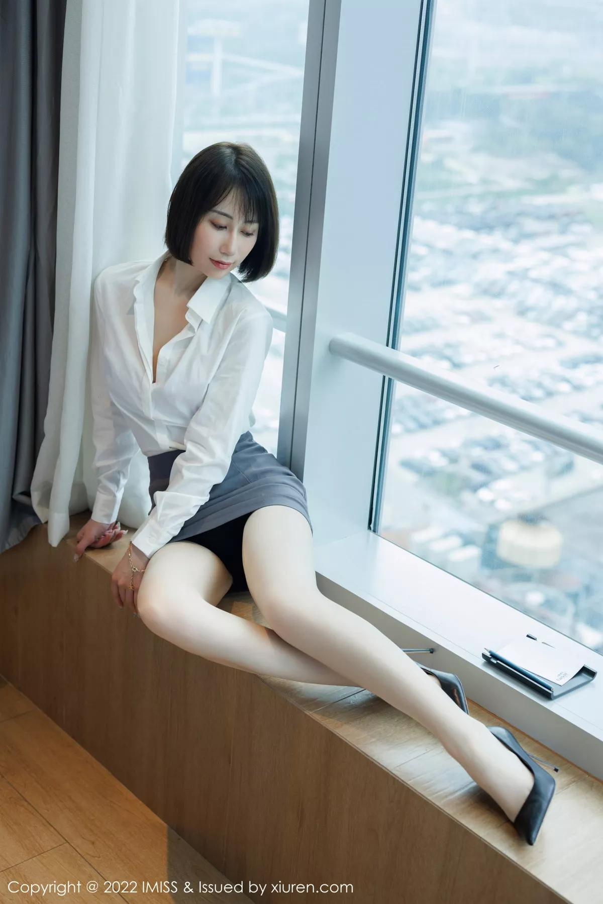 秀人集.com_[IMISS爱蜜社]Vol.709_新人模特瑞妤性感白T配灰色短裙露紫色内衣超薄肉丝迷人写真68P