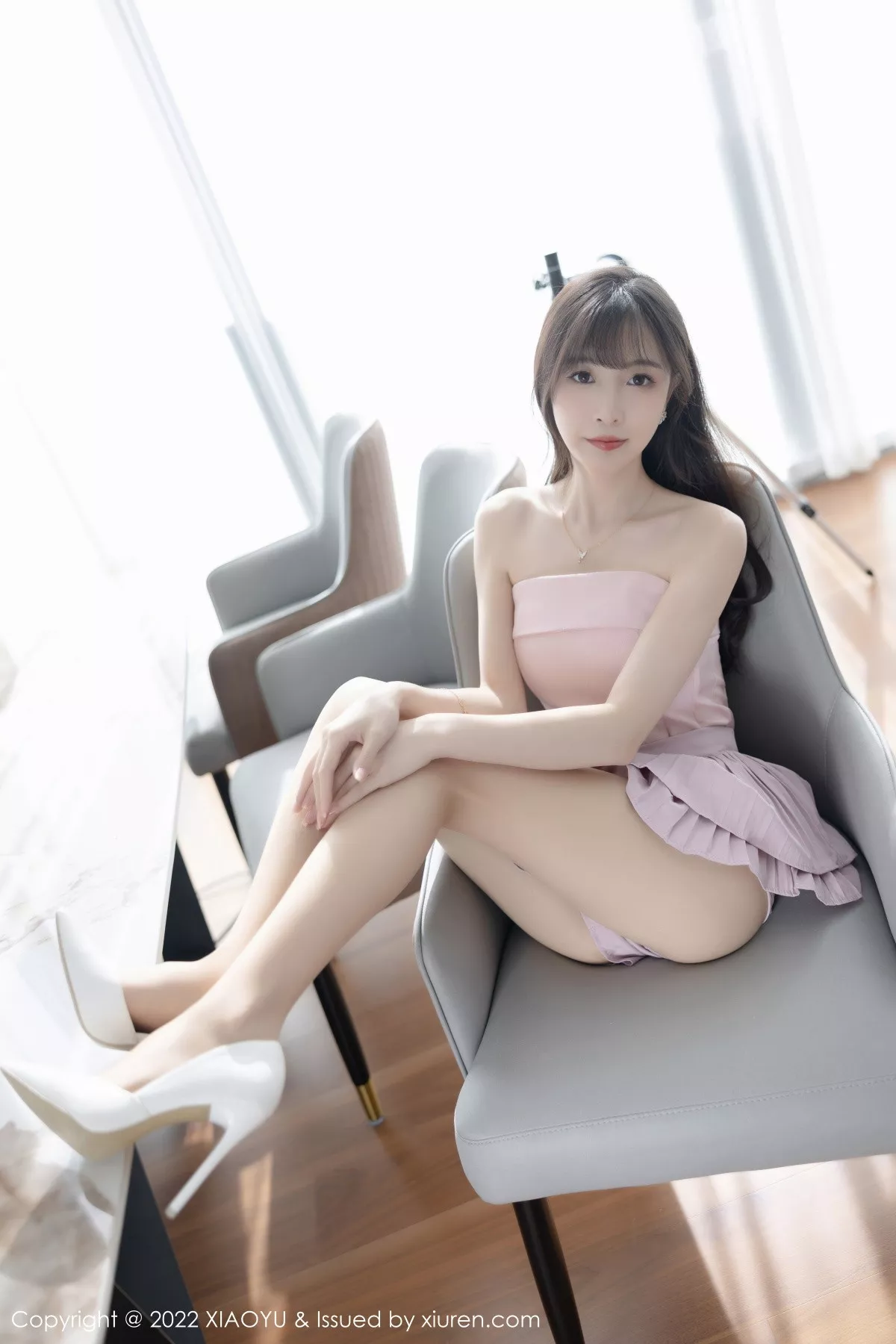 秀人集.com_[XiaoYu画语界]Vol.923_模特林星阑性感粉色露肩上衣配灰短裙露蕾丝内衣迷人诱惑写真83P
