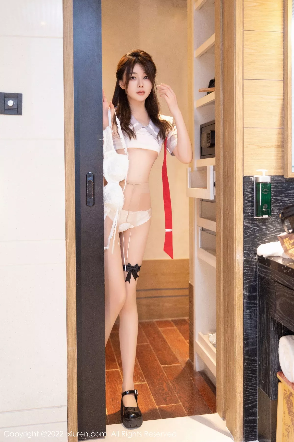 秀人集.com_[XiuRen秀人网]No.5996_模特婠婠么私房脱性感制服露白色内衣配超薄肉丝迷人诱惑写真77P