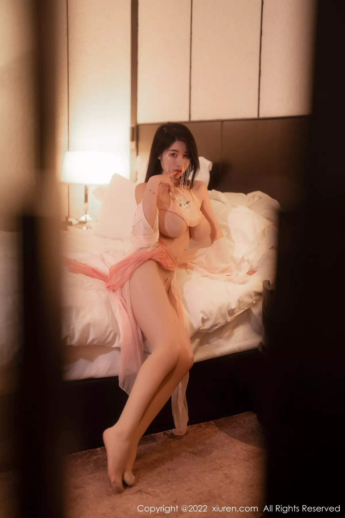 秀人集.com_[XiuRen秀人网]No.5994_模特美七Mia西双版纳旅拍性感粉色布兜秀惹火身材极致诱惑写真66P