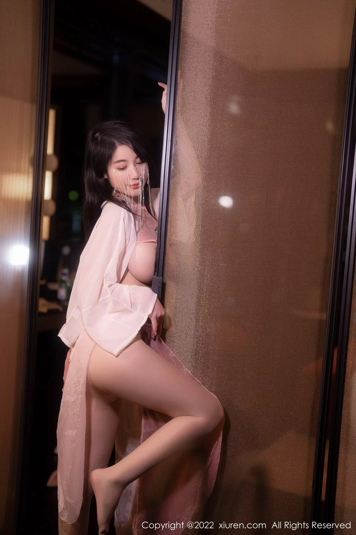 秀人集.com_[XiuRen秀人网]No.5994_模特美七Mia西双版纳旅拍性感粉色布兜秀惹火身材极致诱惑写真66P