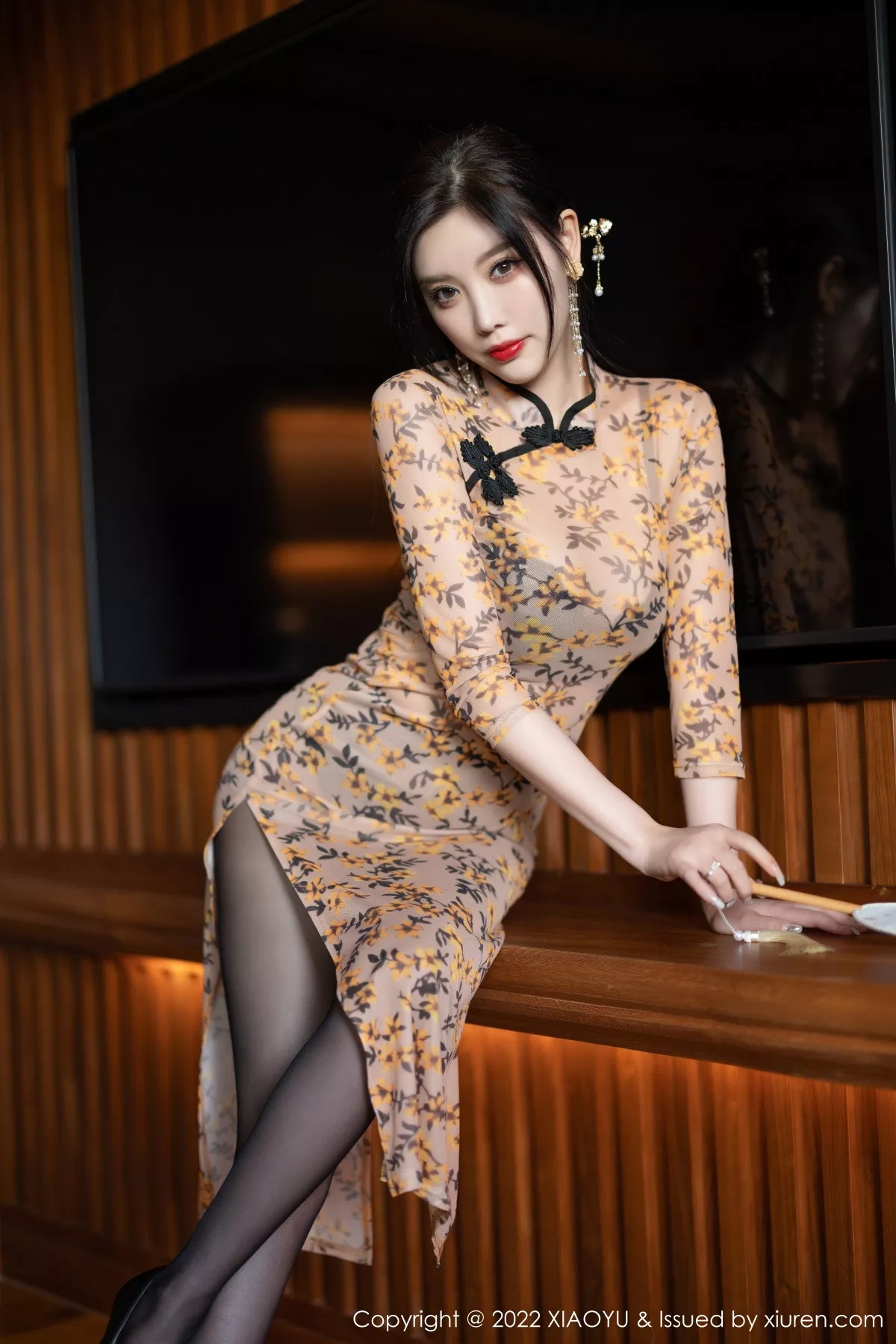秀人集.com_[XiaoYu画语界]Vol.927_女神杨晨晨Yome脱轻透旗袍露黑色蕾丝内衣配开档黑丝诱惑写真88P