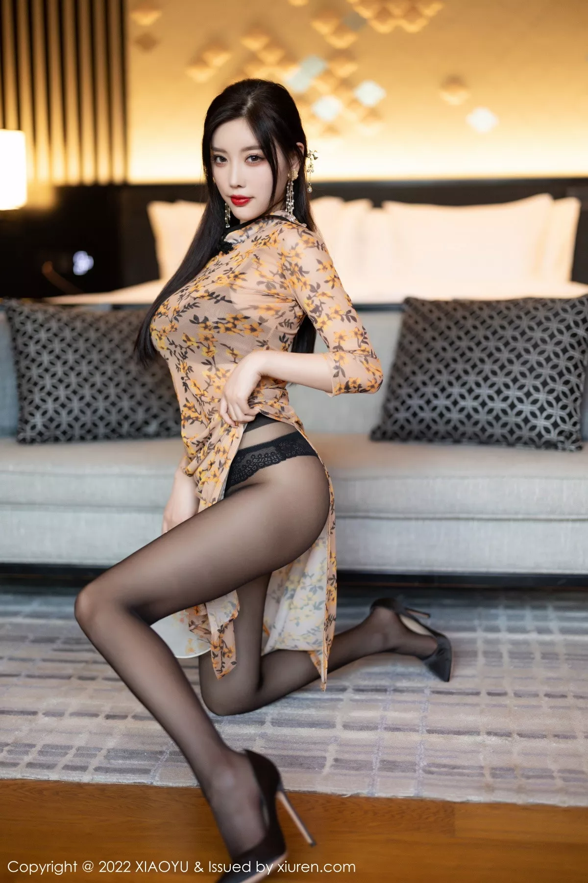 秀人集.com_[XiaoYu画语界]Vol.927_女神杨晨晨Yome脱轻透旗袍露黑色蕾丝内衣配开档黑丝诱惑写真88P