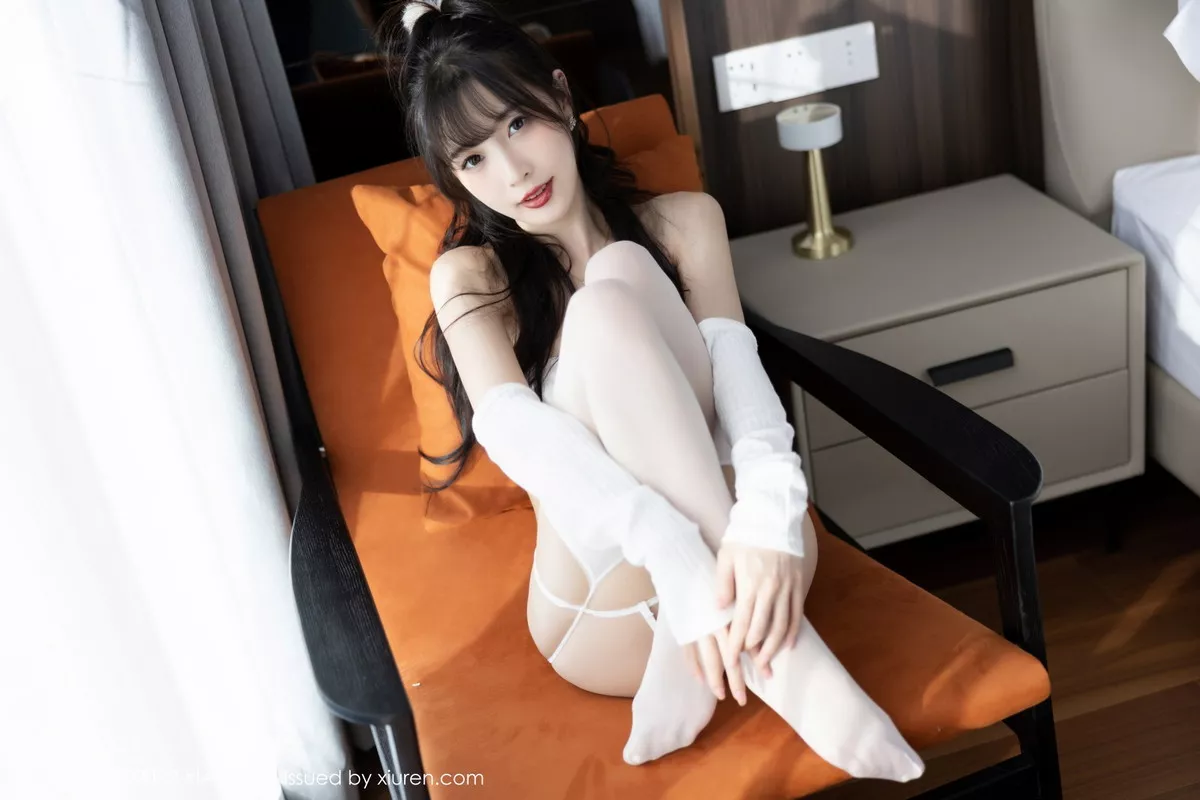 秀人集.com_[XiaoYu画语界]Vol.928_模特林星阑半脱露白色抹胸内衣配白丝吊袜秀曼妙身姿诱惑写真81P