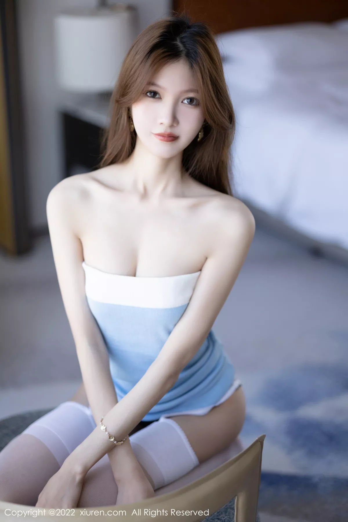 秀人集.com_[XiuRen秀人网]No.6019_模特程程程性感淡蓝露肩连衣裙配白丝吊袜秀苗条身材迷人写真85P
