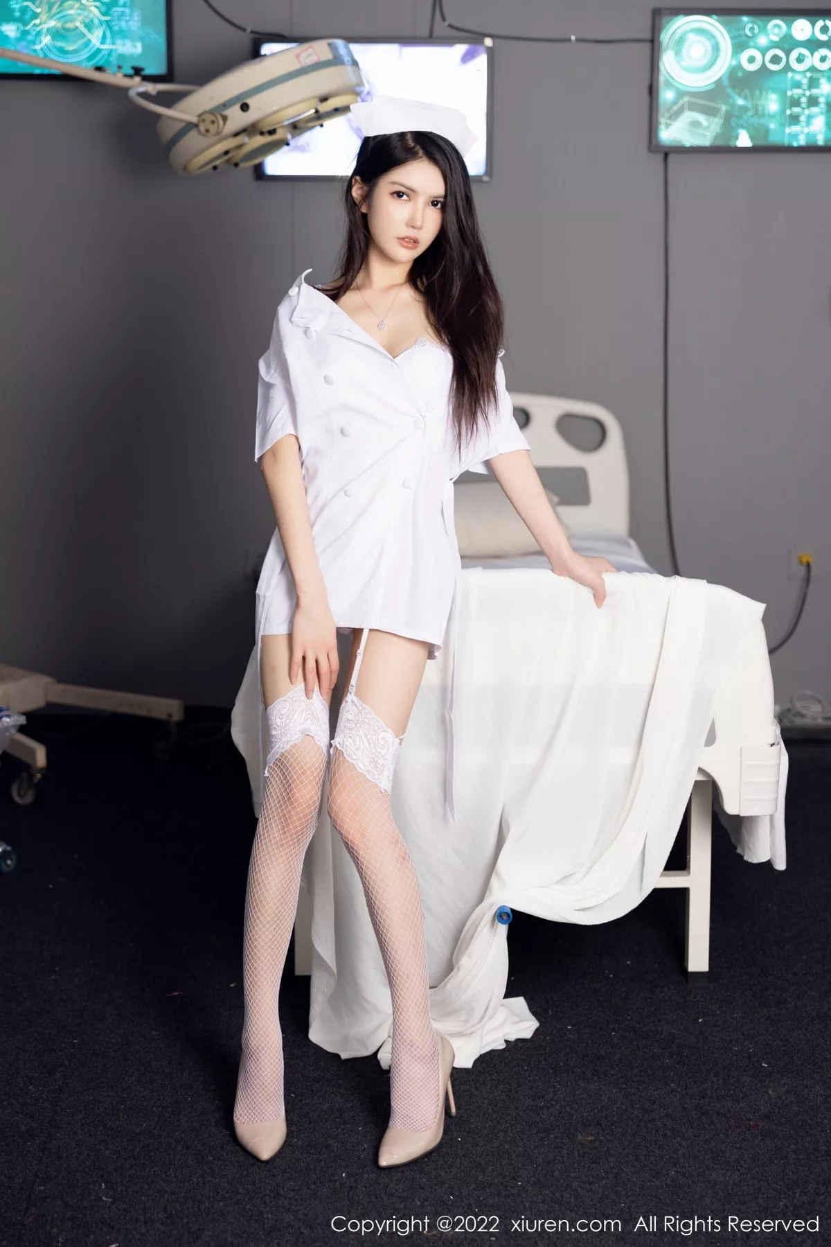 秀人集.com_[XiuRen秀人网]No.5905_模特媛媛酱belle半脱护士服露性感蕾丝内衣配蕾丝吊袜诱惑写真68P