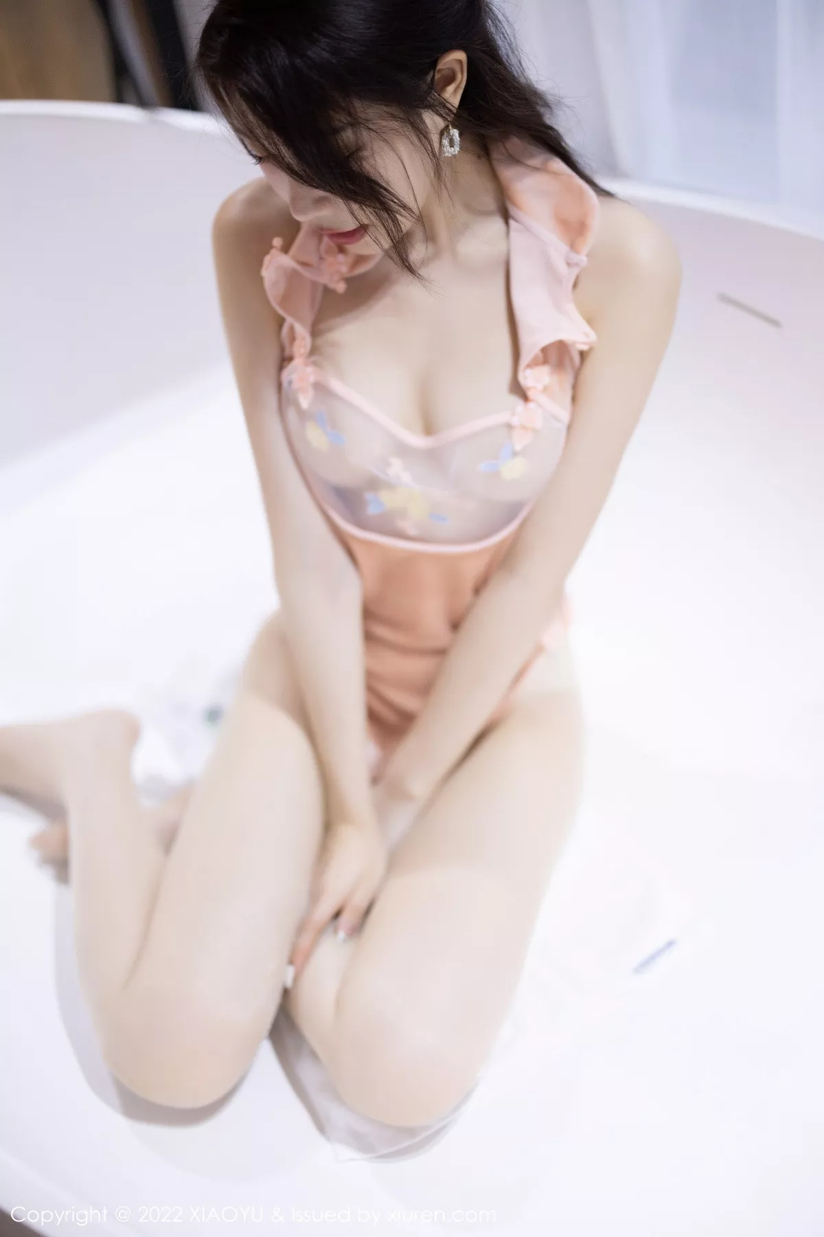 秀人集.com_[XiaoYu画语界]Vol.914_女神徐莉芝Booty浅紫色收身上衣半脱露豹纹内衣惹火诱惑写真82P