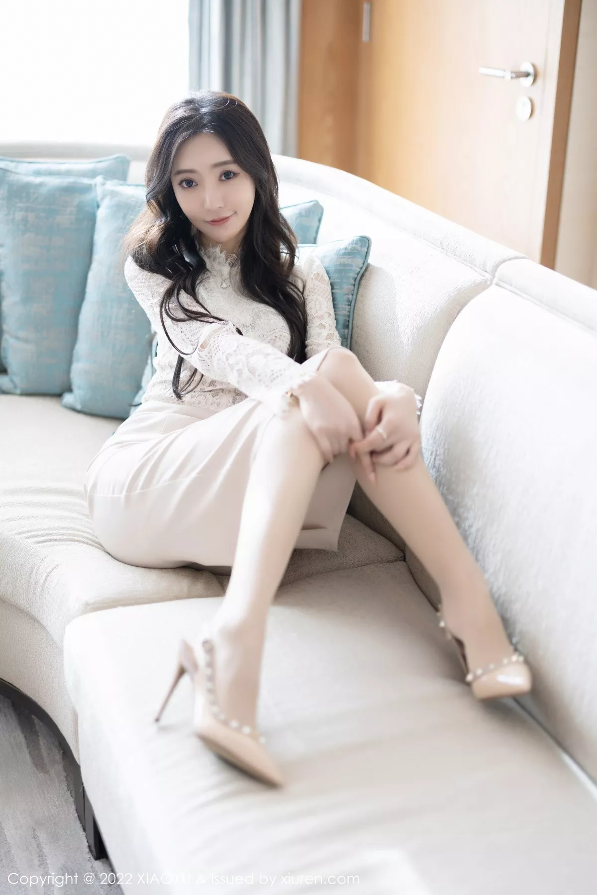秀人集.com_[XiaoYu画语界]Vol.936_女神王馨瑶yanni都市丽人装扮性感紫色内衣配开档肉丝诱惑写真73P