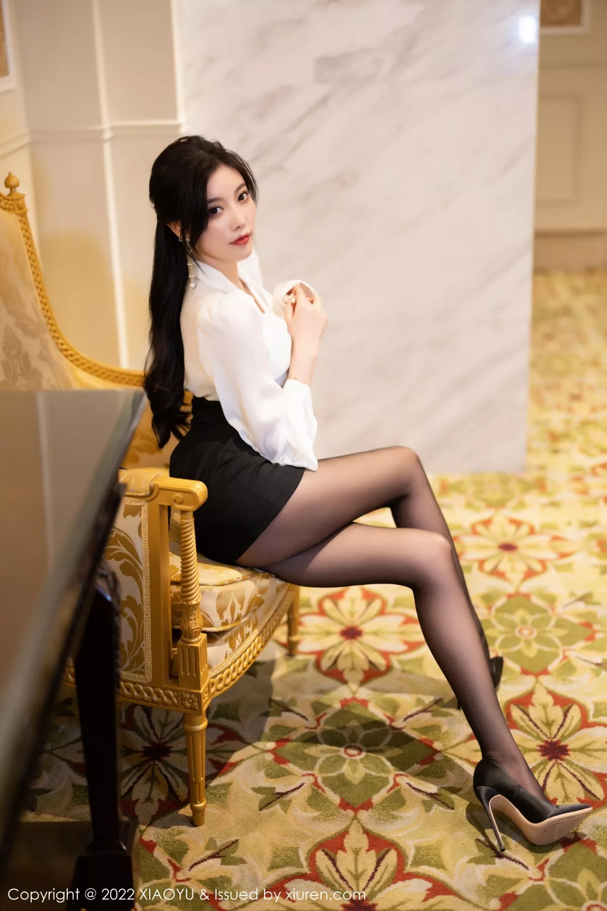 秀人集.com_[XiaoYu画语界]Vol.936_女神杨晨晨Yome性感白T配黑短裙露蓝色内衣超薄黑丝诱惑写真82P
