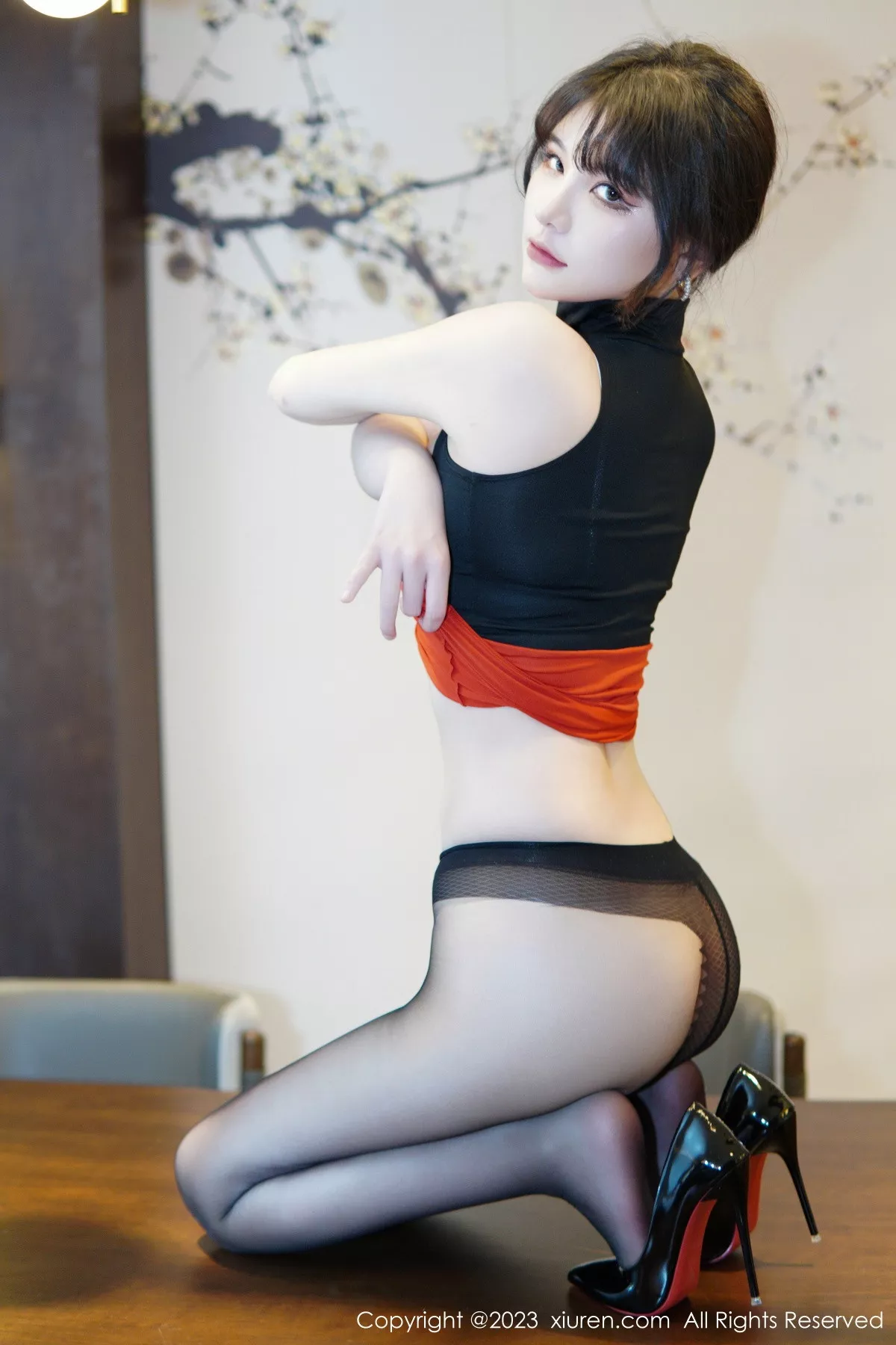 秀人集.com_[XiuRen秀人网]No.6075_模特桃桃子_私房半脱露性感白色内衣配超薄无内黑丝迷人写真77P