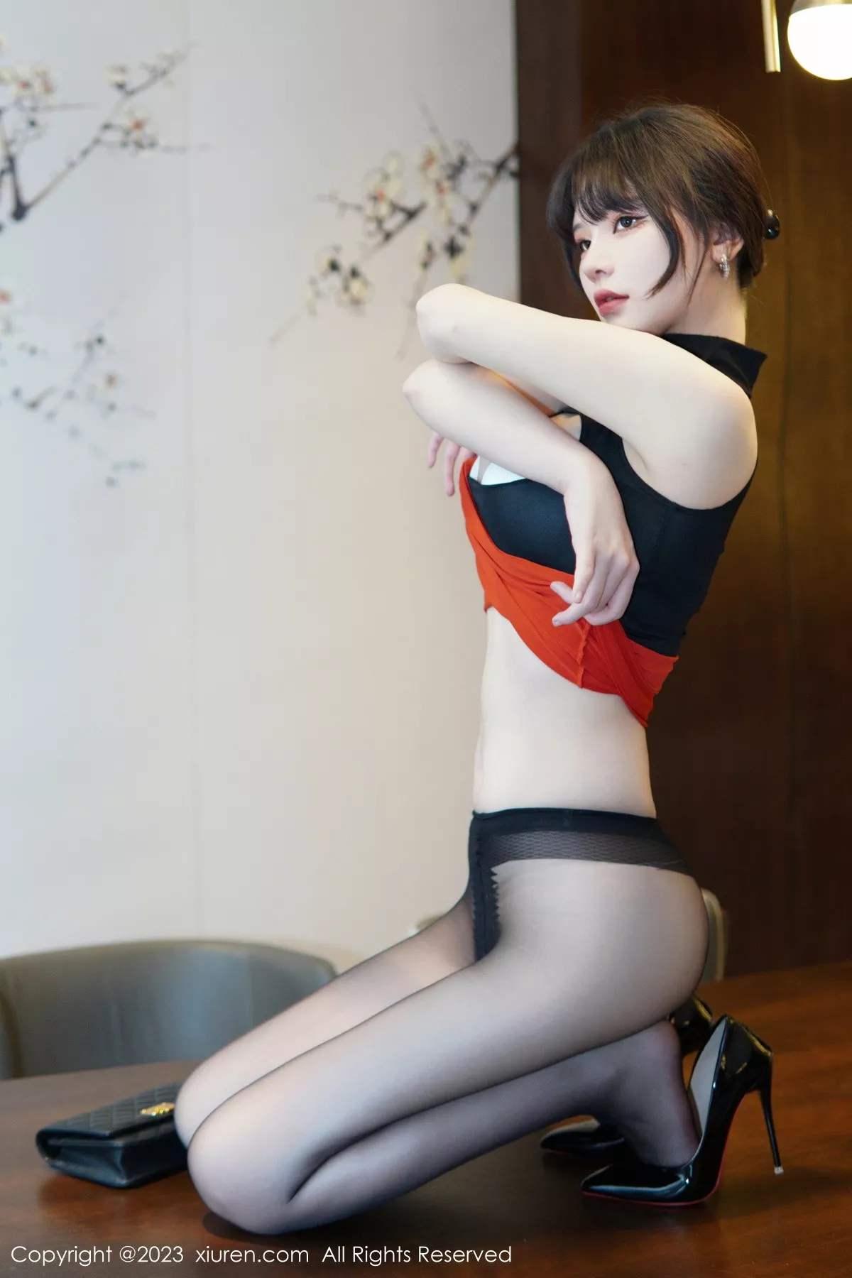 秀人集.com_[XiuRen秀人网]No.6075_模特桃桃子_私房半脱露性感白色内衣配超薄无内黑丝迷人写真77P