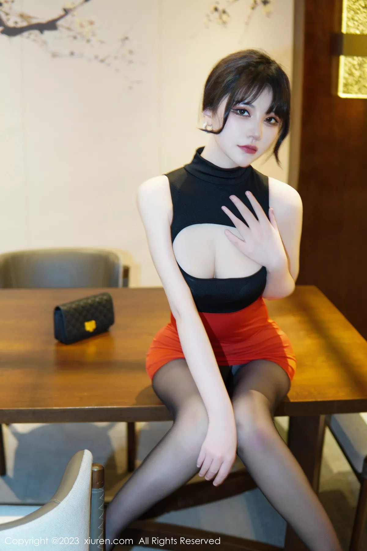 秀人集.com_[XiuRen秀人网]No.6075_模特桃桃子_私房半脱露性感白色内衣配超薄无内黑丝迷人写真77P