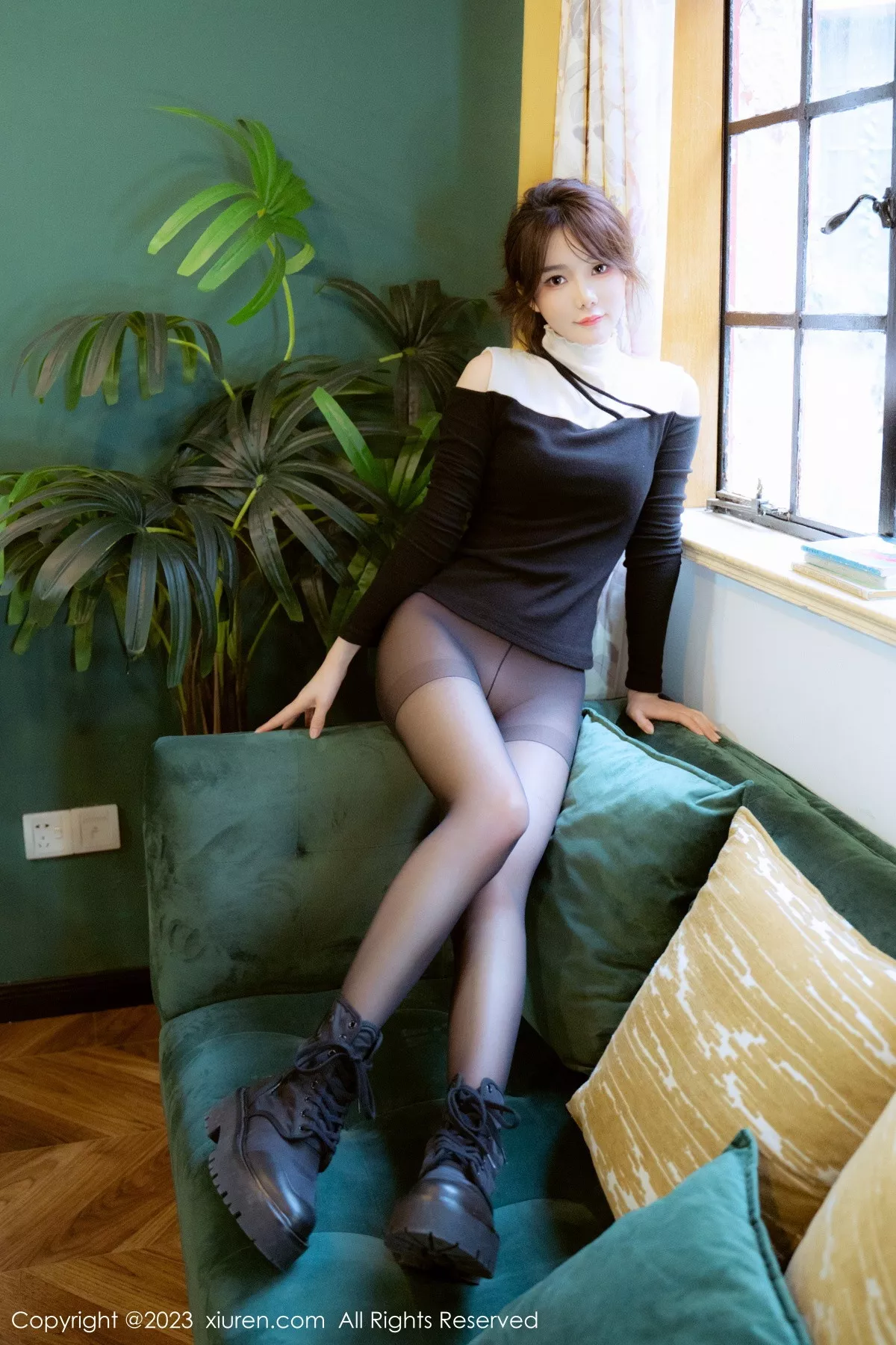 秀人集.com_[XiuRen秀人网]No.6080_模特婠婠么性感黑上衣配黑皮短裙露超薄无内黑丝撩人诱惑写真79P
