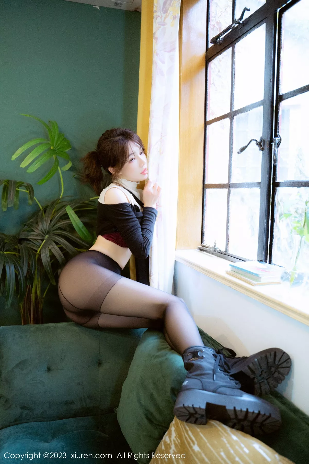 秀人集.com_[XiuRen秀人网]No.6080_模特婠婠么性感黑上衣配黑皮短裙露超薄无内黑丝撩人诱惑写真79P