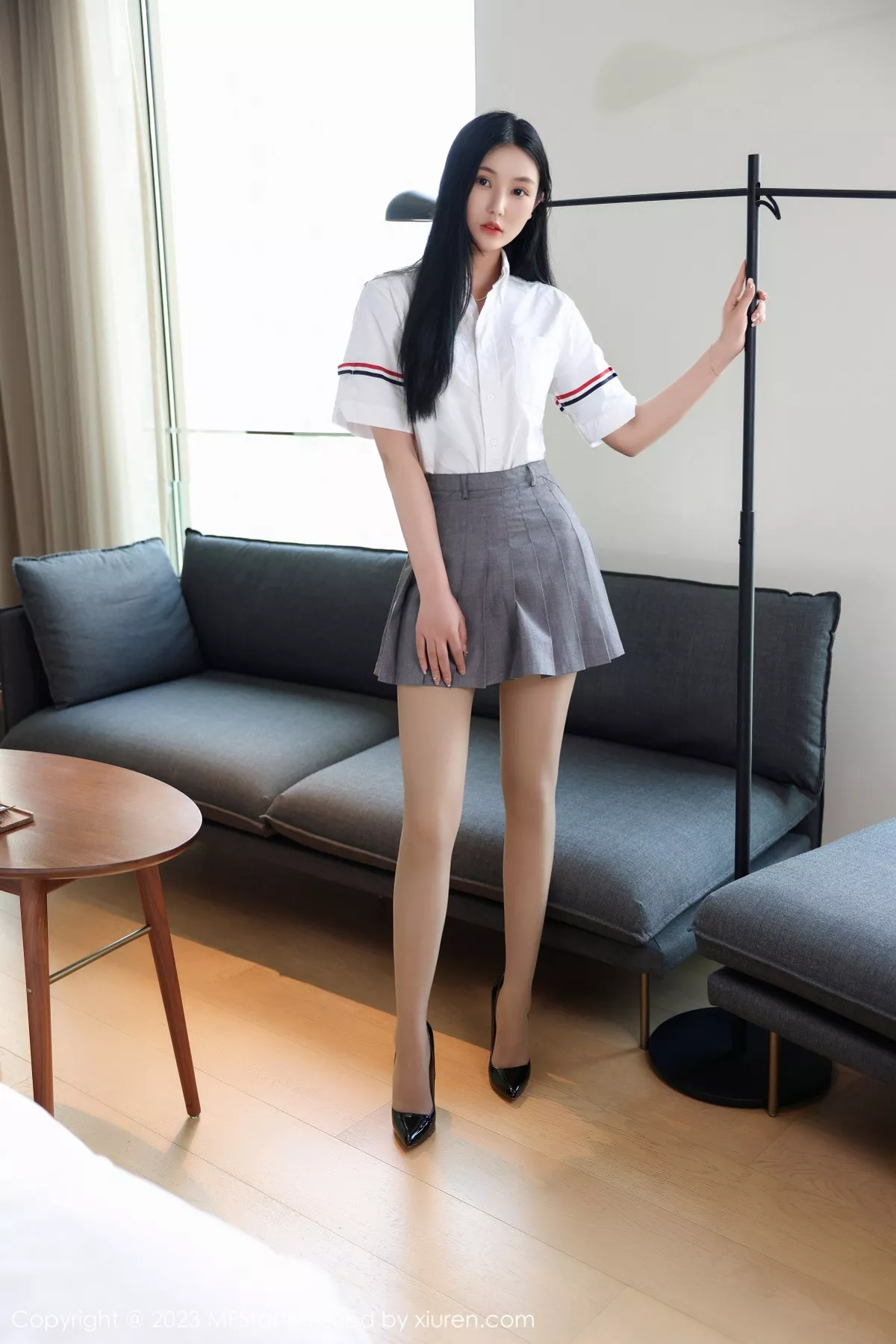 秀人集.com_[MFStar模范学院]Vol.578_模特Ai西西里性感简约白T配灰短裙露白色蕾丝内衣撩人诱惑写真62P
