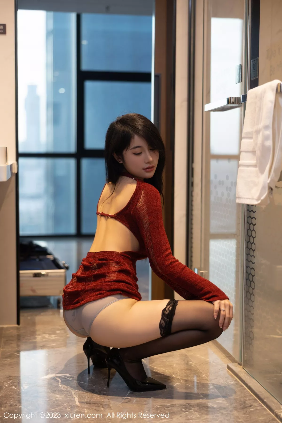 秀人集.com_[XiuRen秀人网]No.6087_模特美七Mia性感红色服饰配超薄黑丝半脱秀惹火身材诱惑写真74P
