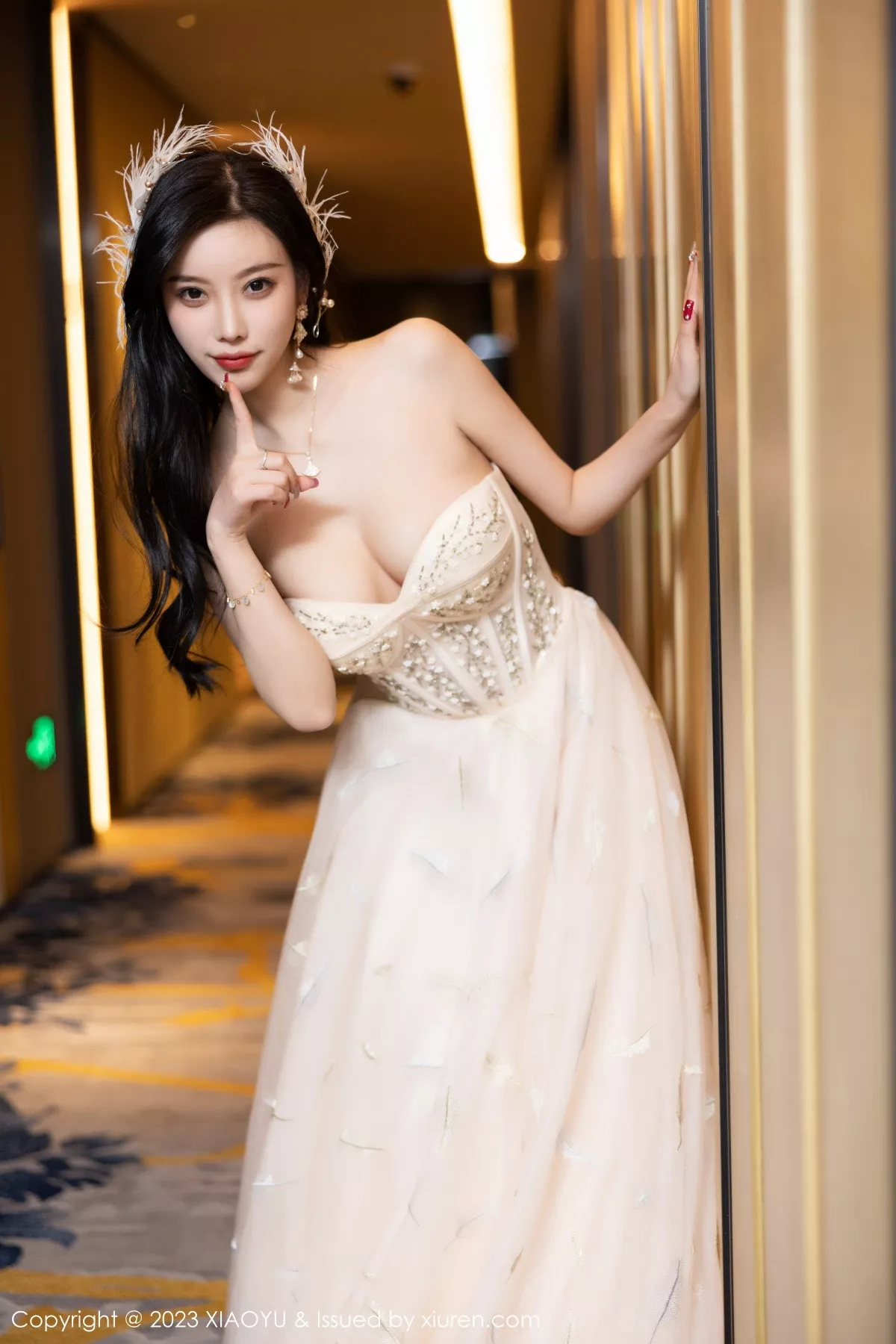 秀人集.com_[XiaoYu画语界]Vol.941_女神杨晨晨Yome生日主题脱连衣长裙露火辣身材极致诱惑写真120P