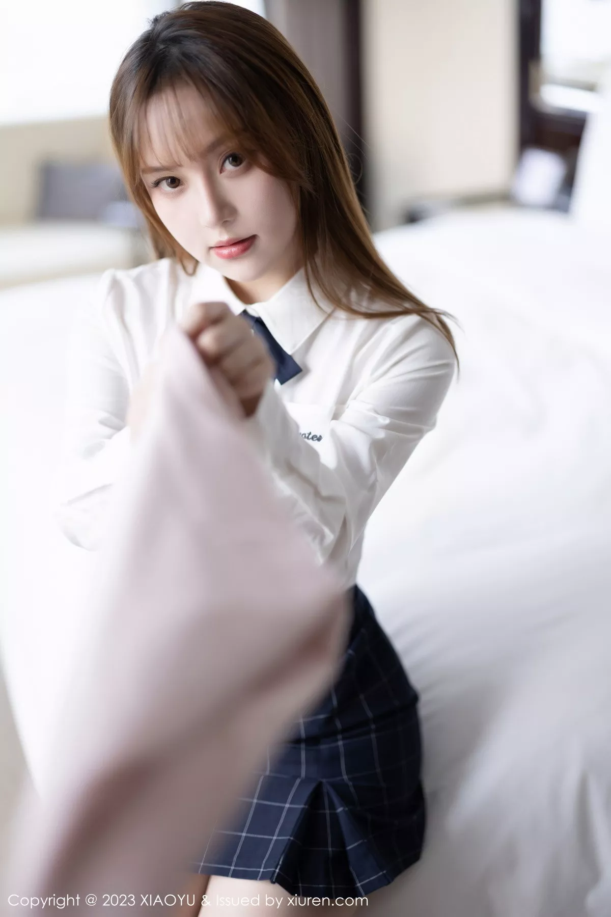 秀人集.com_[XiaoYu画语界]Vol.943_模特豆瓣酱半脱露性感白T配超薄无内肉丝秀丰满身材诱惑写真84P