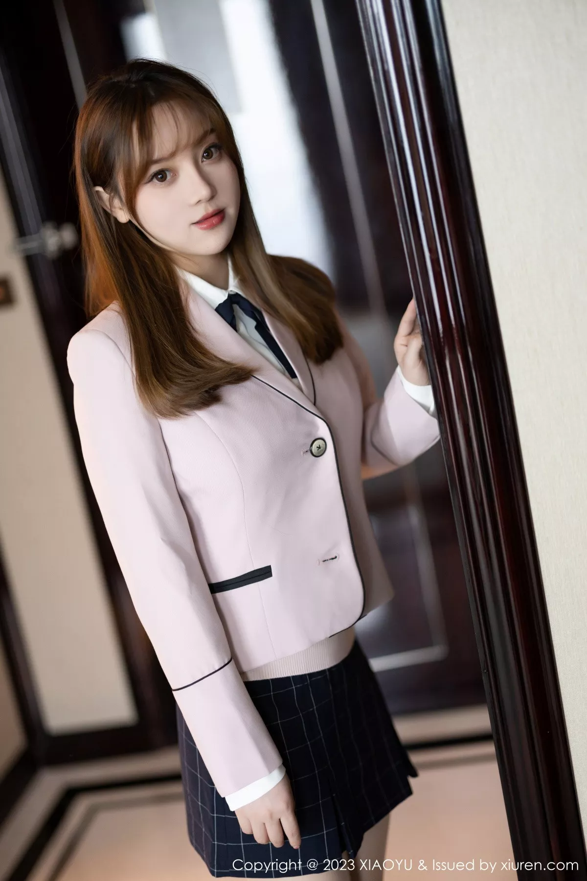 秀人集.com_[XiaoYu画语界]Vol.943_模特豆瓣酱半脱露性感白T配超薄无内肉丝秀丰满身材诱惑写真84P