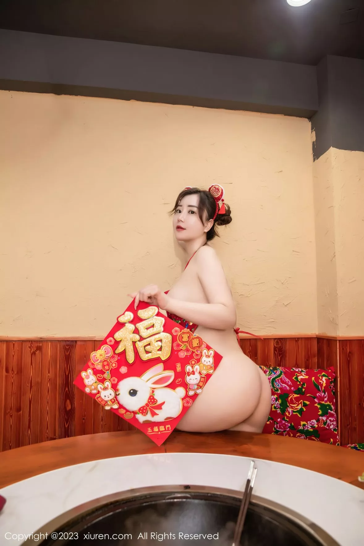 秀人集.com_[XiuRen秀人网]No.6121_模特王婉悠Queen餐桌场景东北大花布布兜秀惹火身材诱惑写真51P